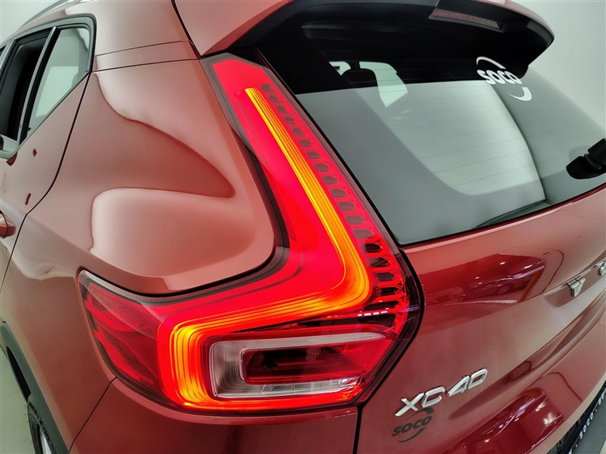 Volvo XC40 1.5 T2 129cv Geartronic Momentum NAVI / FULL LED / CAMERA (2020) - Photo 16