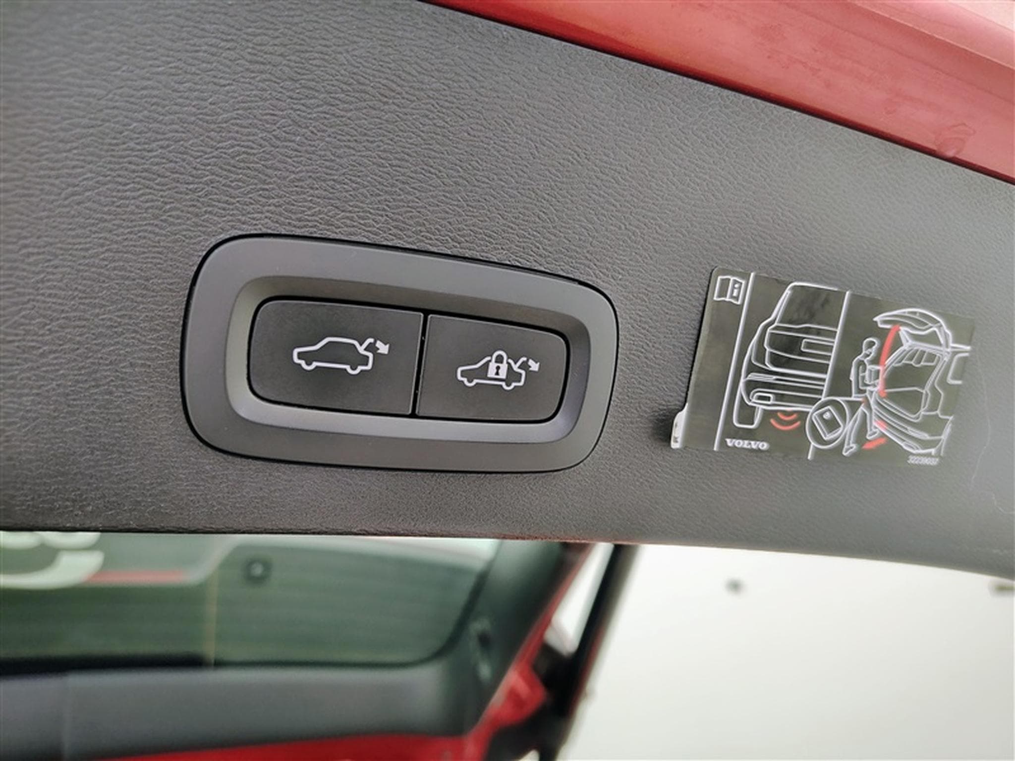 Volvo XC40 1.5 T2 129cv Geartronic Momentum NAVI / FULL LED / CAMERA (2020) - Photo 19