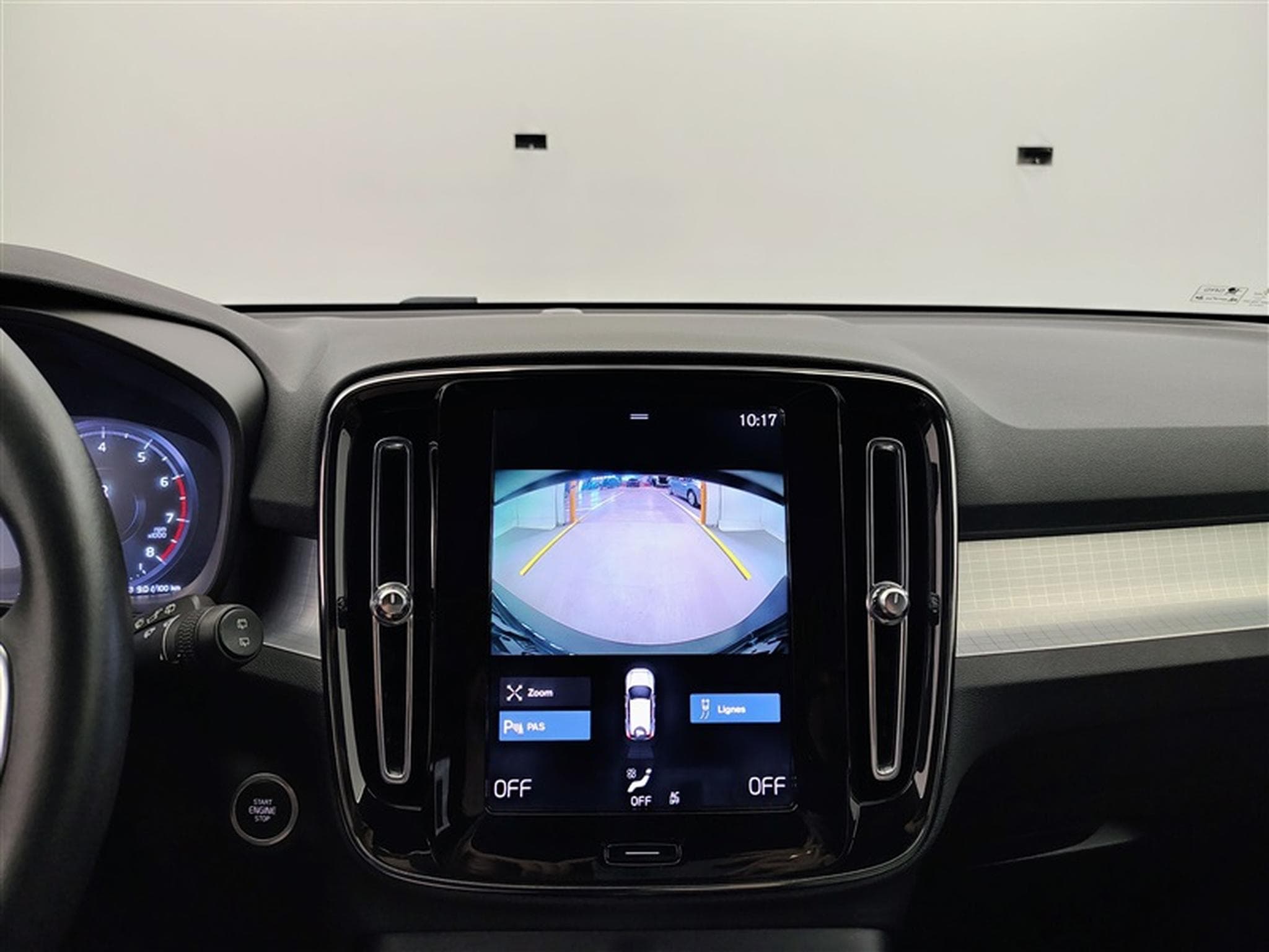 Volvo XC40 1.5 T2 129cv Geartronic Momentum NAVI / FULL LED / CAMERA (2020) - Photo 18