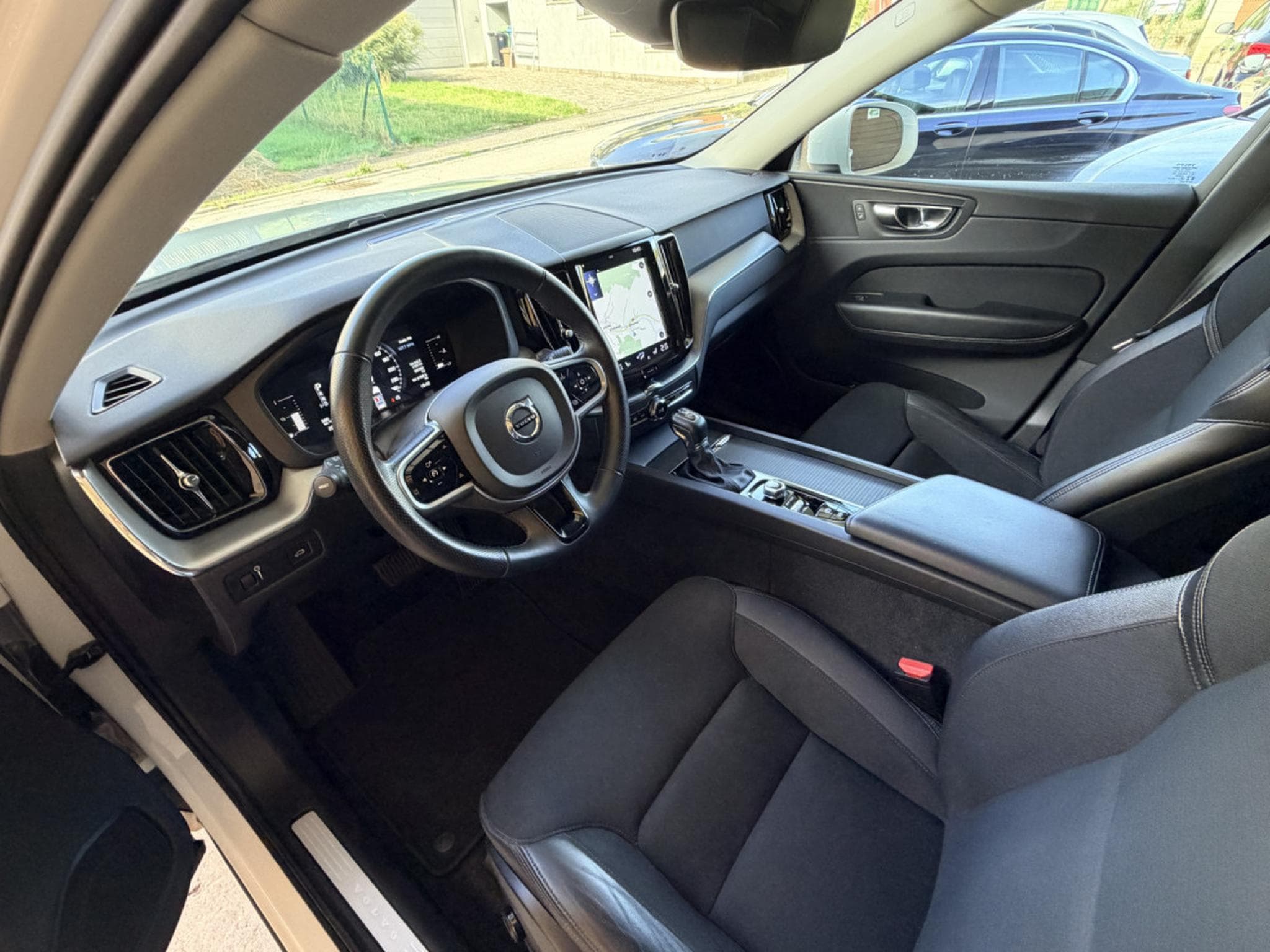 Volvo XC60 D4 MOMENTUM AUTOMATIQUE 190CV (2019) - Photo 9