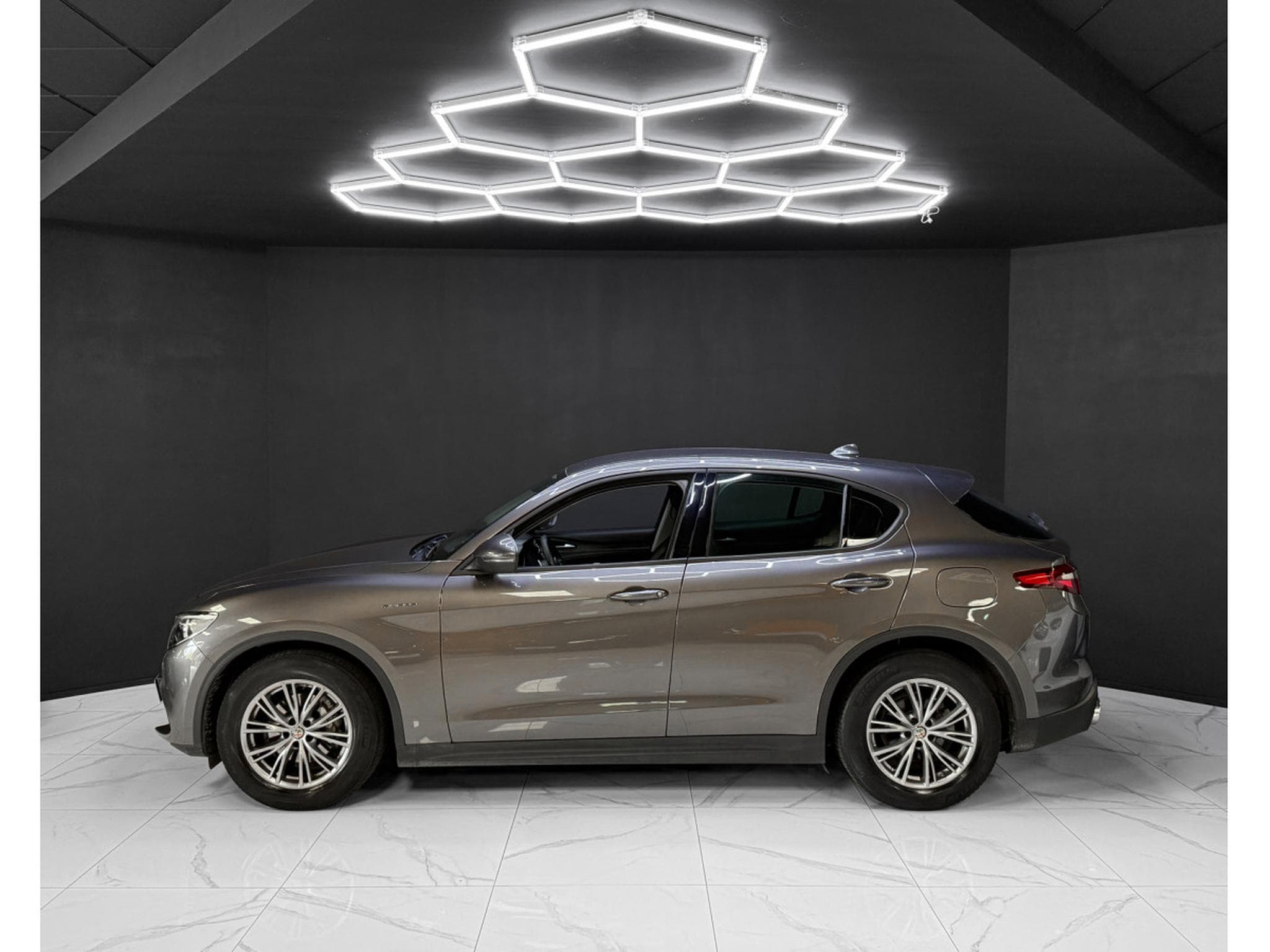 Alfa-Romeo Stelvio 2.2 Diesel 160 ch (2021) - Photo 2