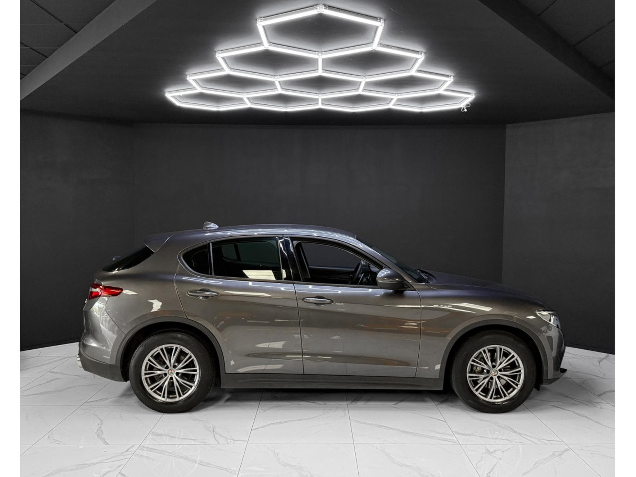 Alfa-Romeo Stelvio 2.2 Diesel 160 ch (2021) - Photo 6