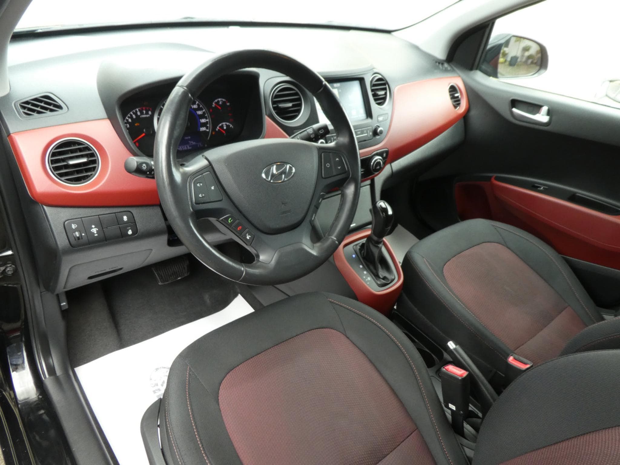 Hyundai i10 1.0 Pack Automatique (2017) - Photo 3