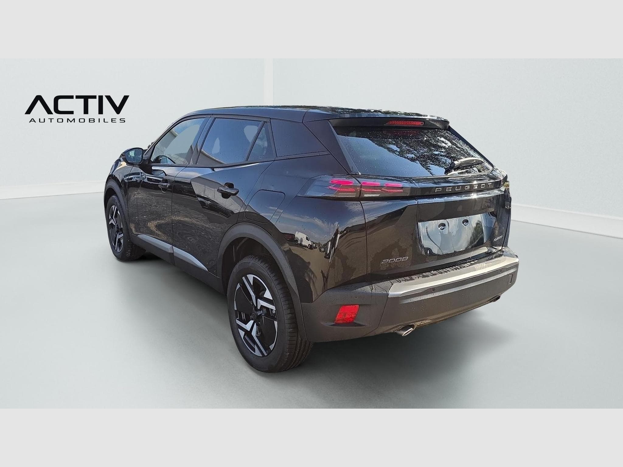 Peugeot 2008 Hybrid 145 e-DCS6 Allure (2026) - Photo 5