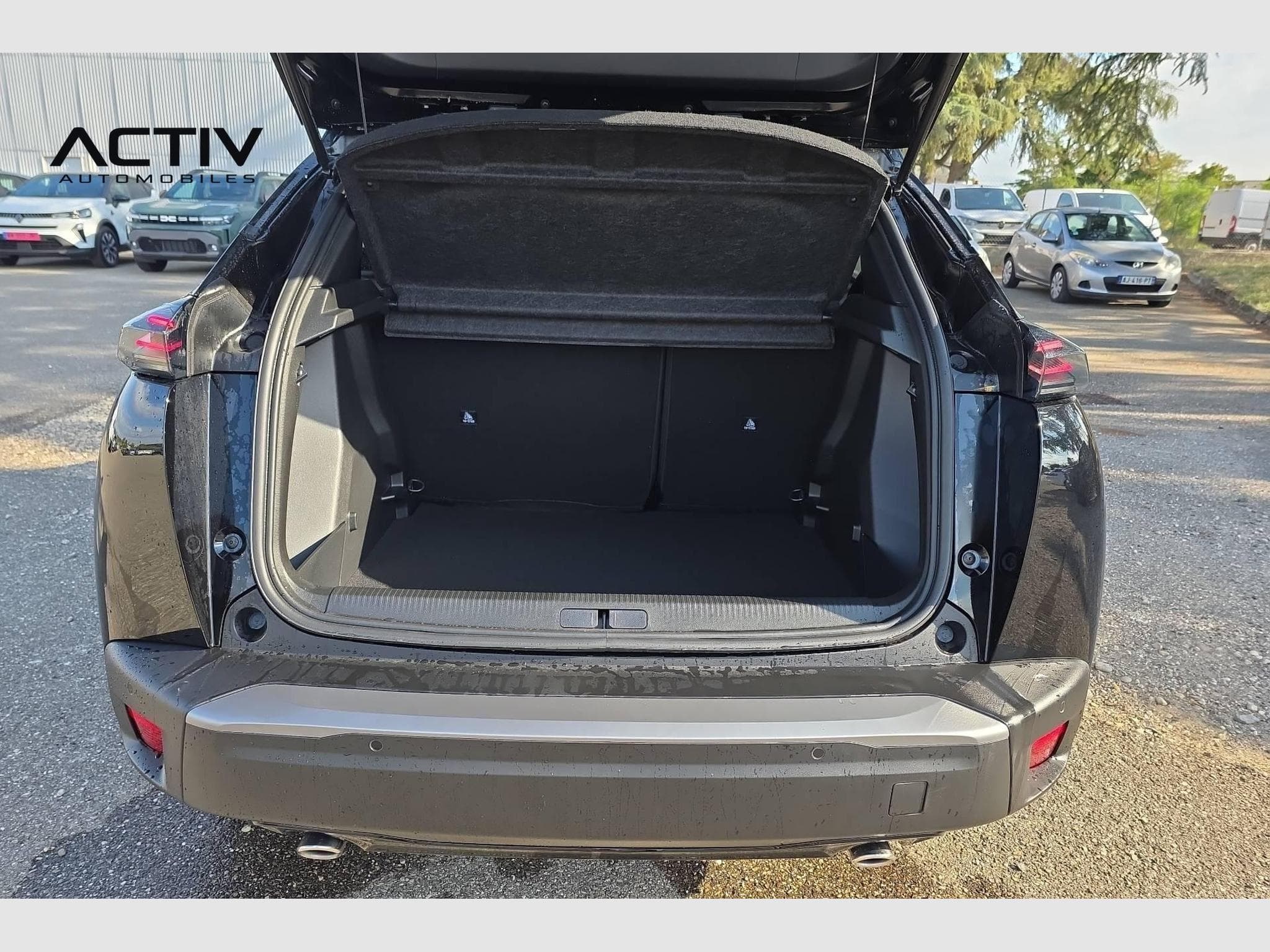 Peugeot 2008 Hybrid 145 e-DCS6 Allure (2026) - Photo 11