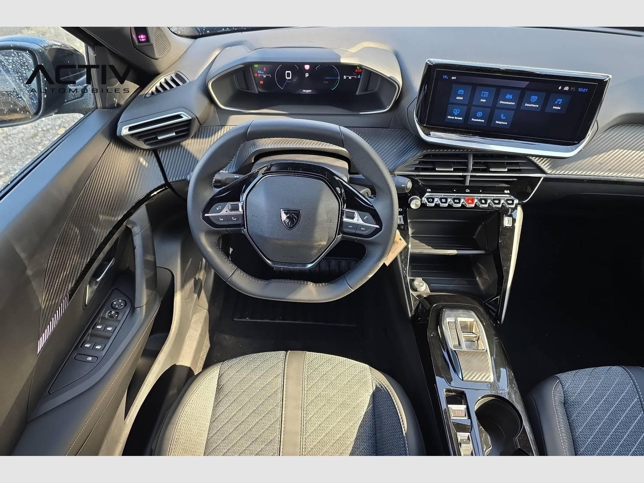 Peugeot 2008 Hybrid 145 e-DCS6 Allure (2026) - Photo 13