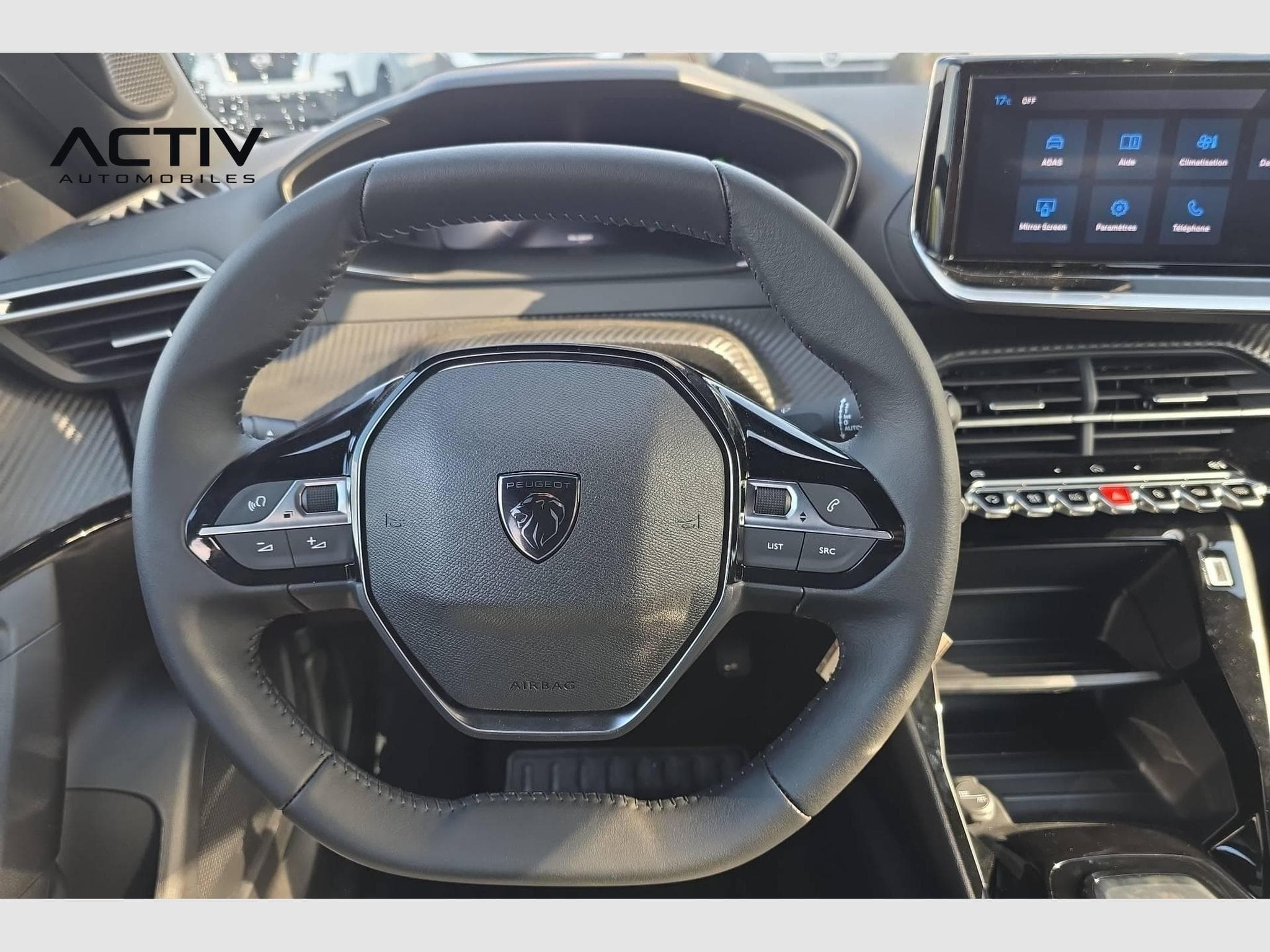 Peugeot 2008 Hybrid 145 e-DCS6 Allure (2026) - Photo 14