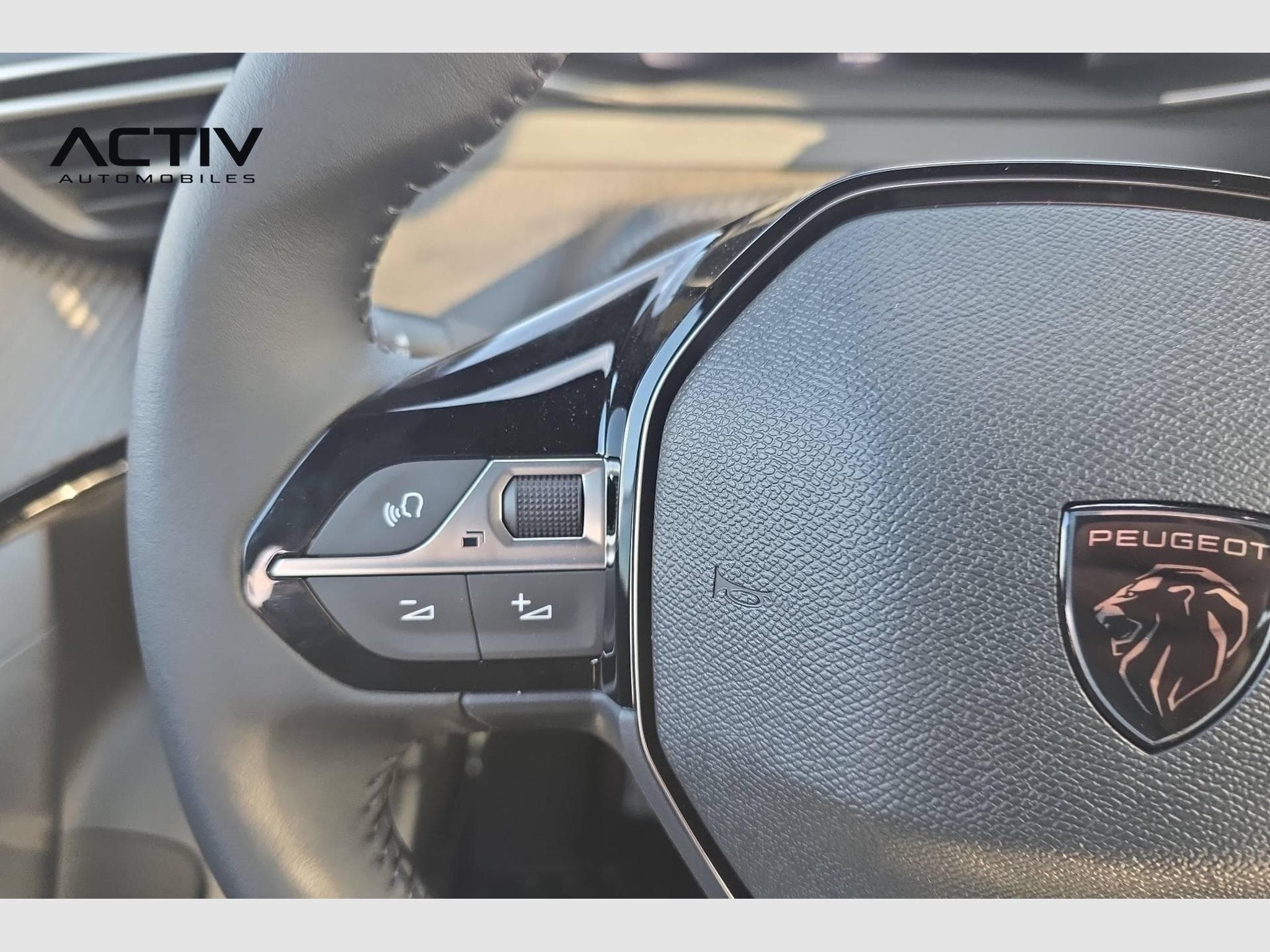 Peugeot 2008 Hybrid 145 e-DCS6 Allure (2026) - Photo 15