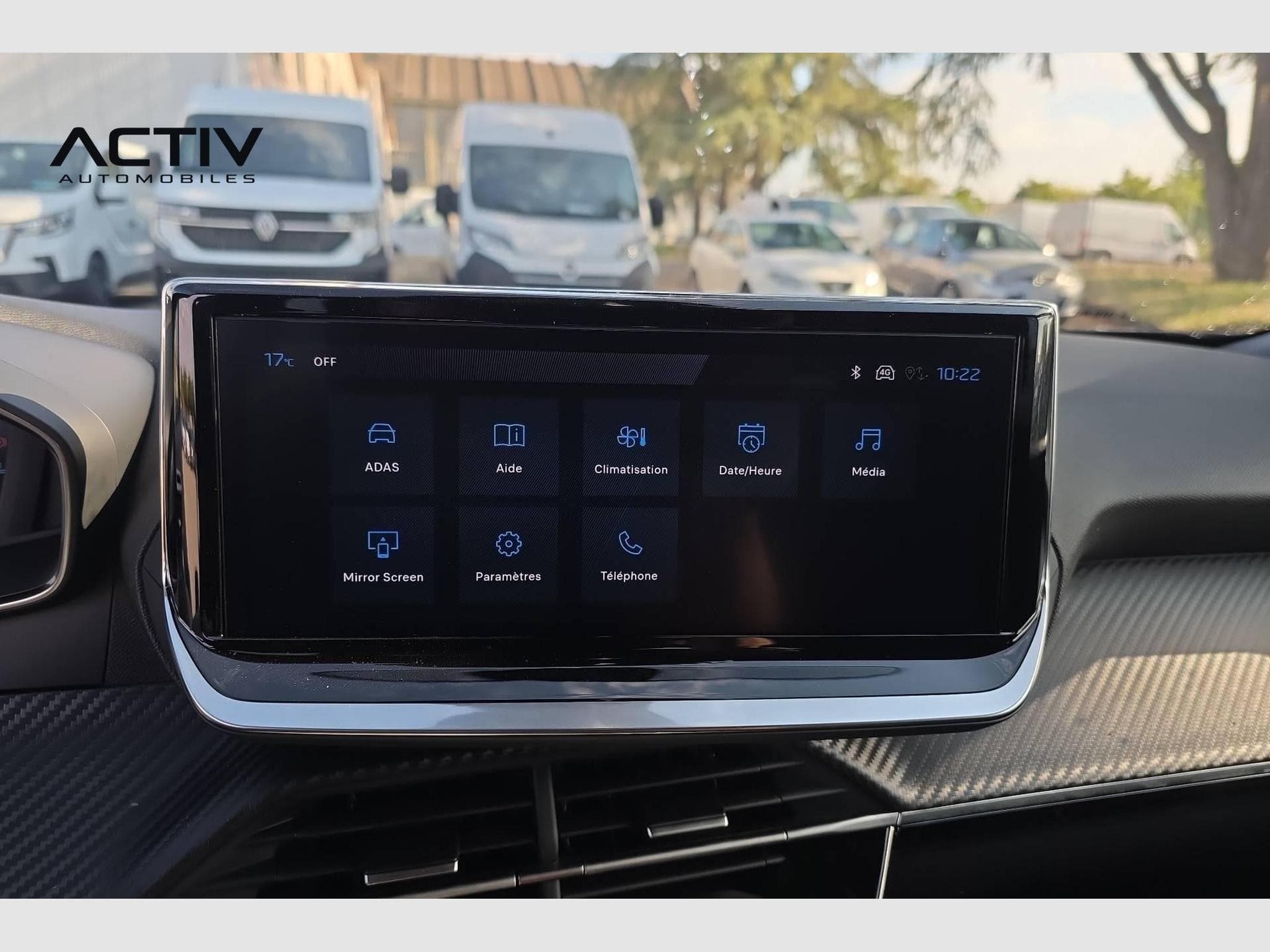Peugeot 2008 Hybrid 145 e-DCS6 Allure (2026) - Photo 19