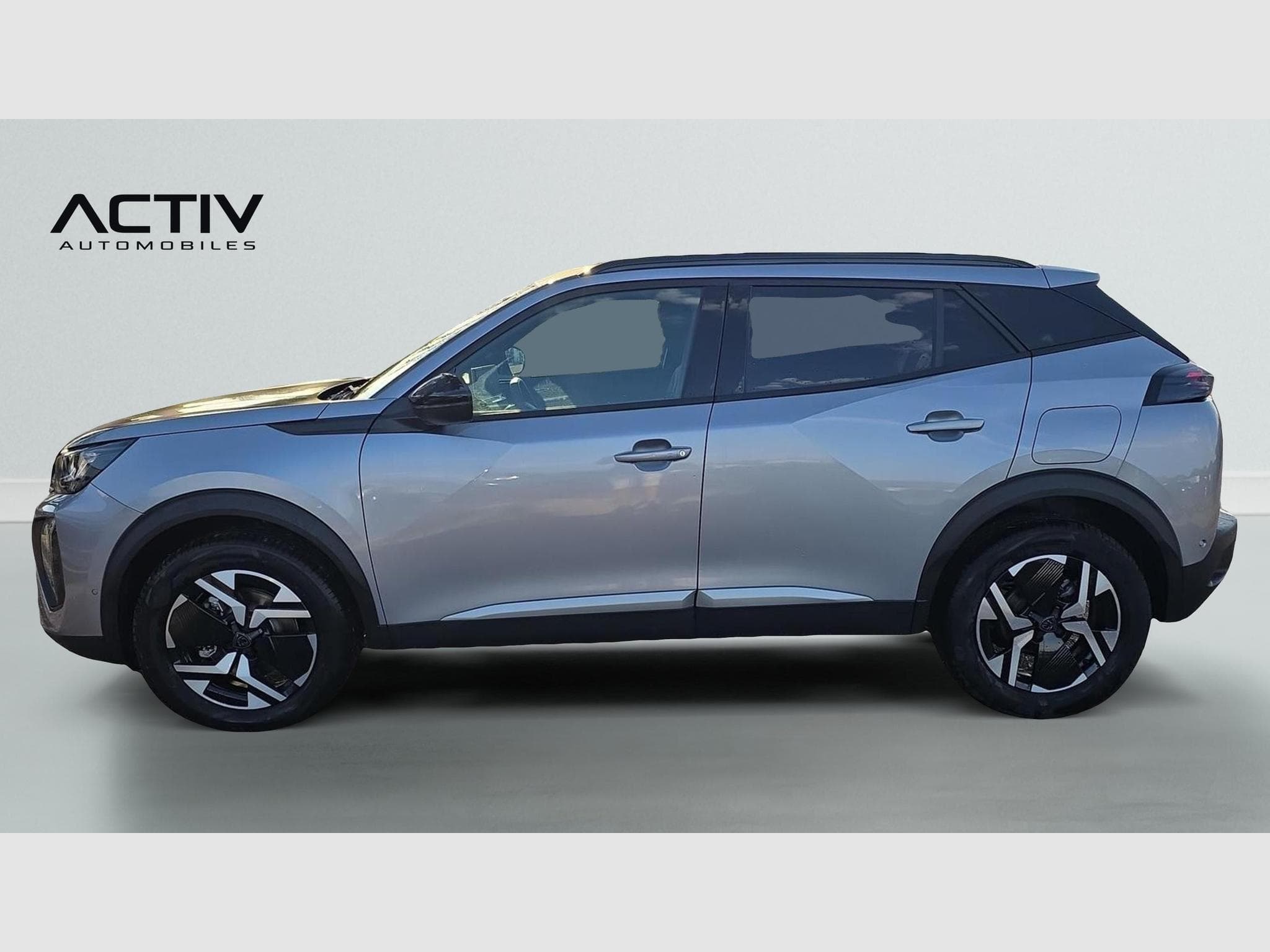 Peugeot 2008 Hybrid 145 e-DCS6 Allure (2026) - Photo 4