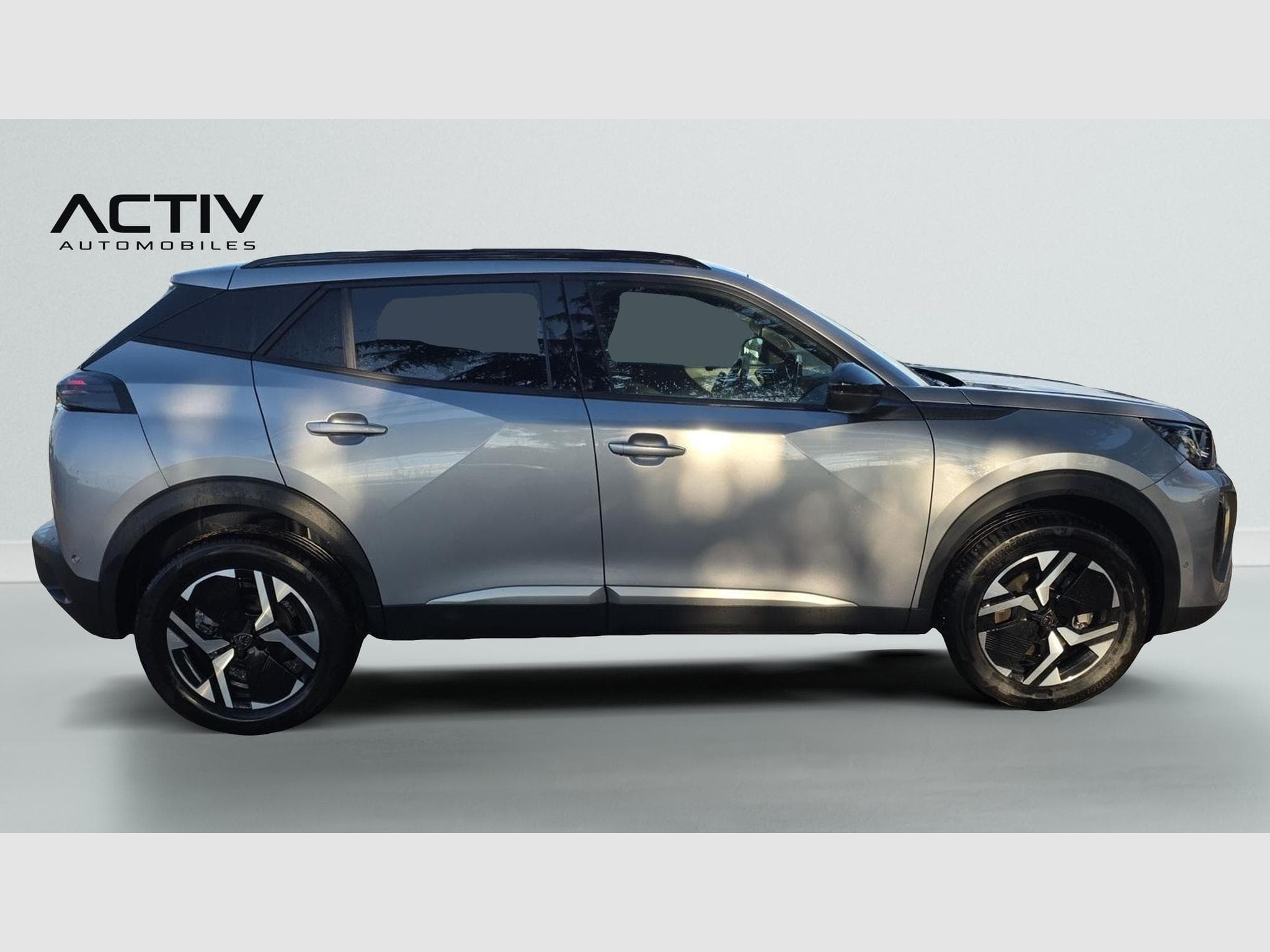 Peugeot 2008 Hybrid 145 e-DCS6 Allure (2026) - Photo 8