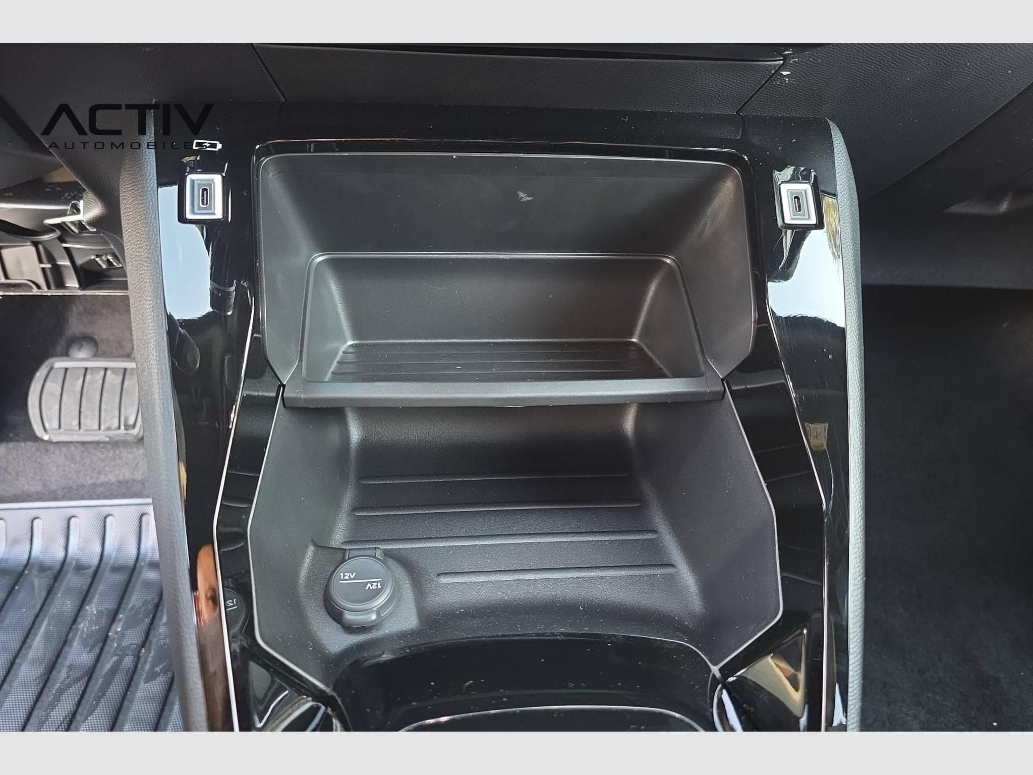 Peugeot 2008 Hybrid 145 e-DCS6 Allure (2026) - Photo 18