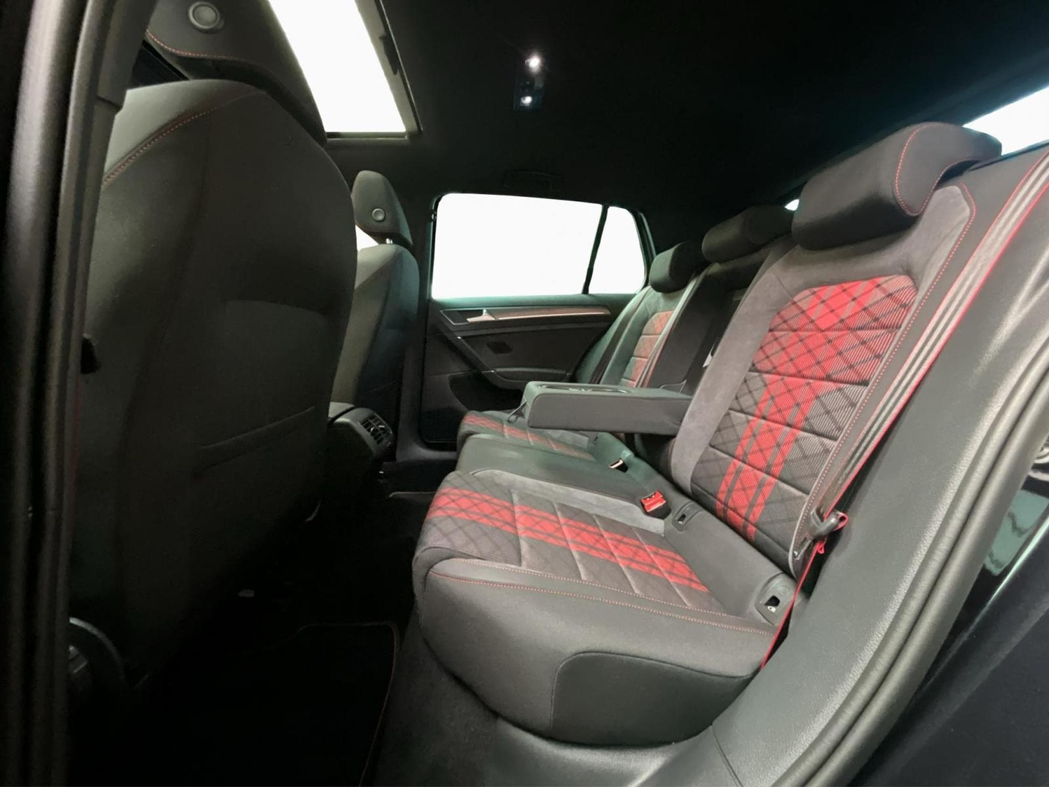 VW Golf GTI-TCR+DSG+Led+LM19+P.Travel+Keyless+Navi+Pano (2020) - Photo 16