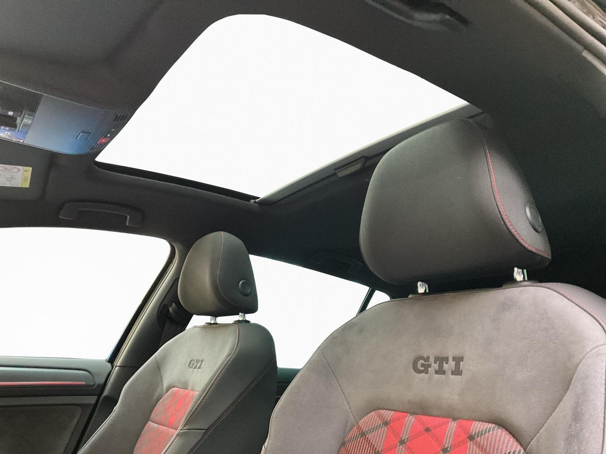 VW Golf GTI-TCR+DSG+Led+LM19+P.Travel+Keyless+Navi+Pano (2020) - Photo 15