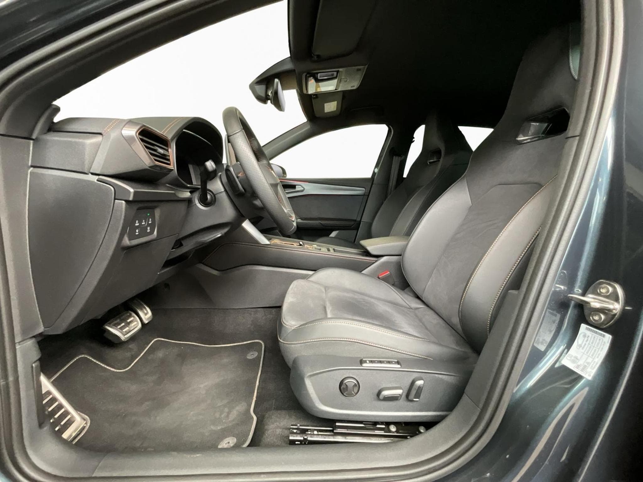 Cupra Leon TDI+DSG+Pure-Perf+Dynamic-Design+Led (2025) - Photo 9