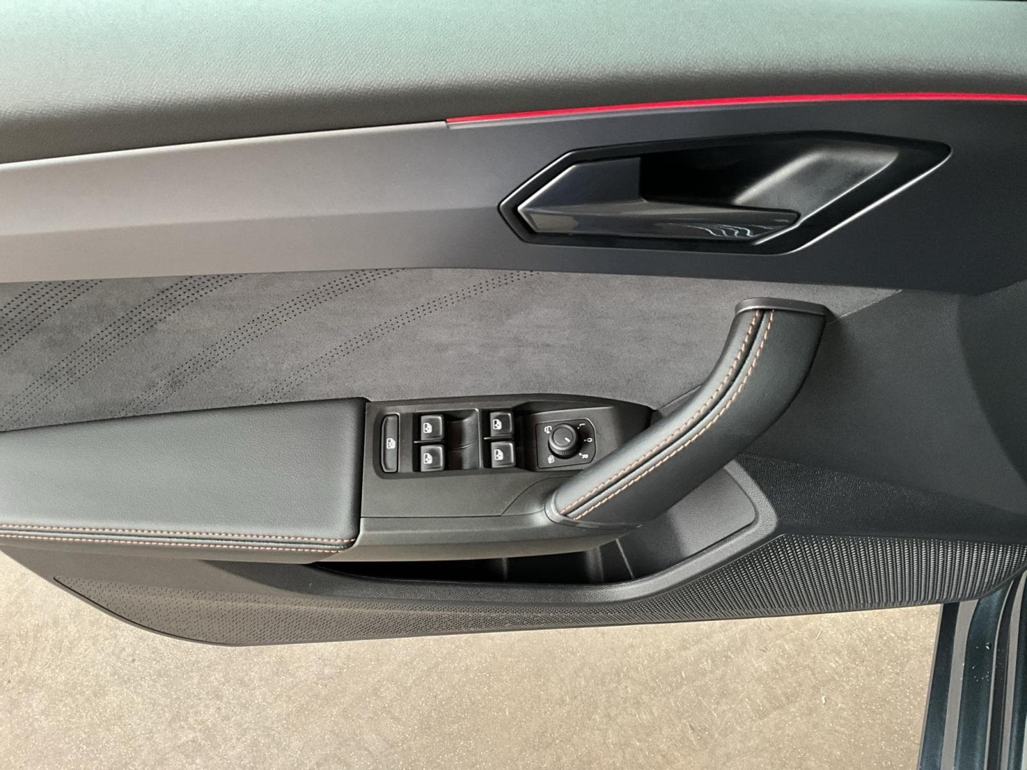 Cupra Leon TDI+DSG+Pure-Perf+Dynamic-Design+Led (2025) - Photo 14