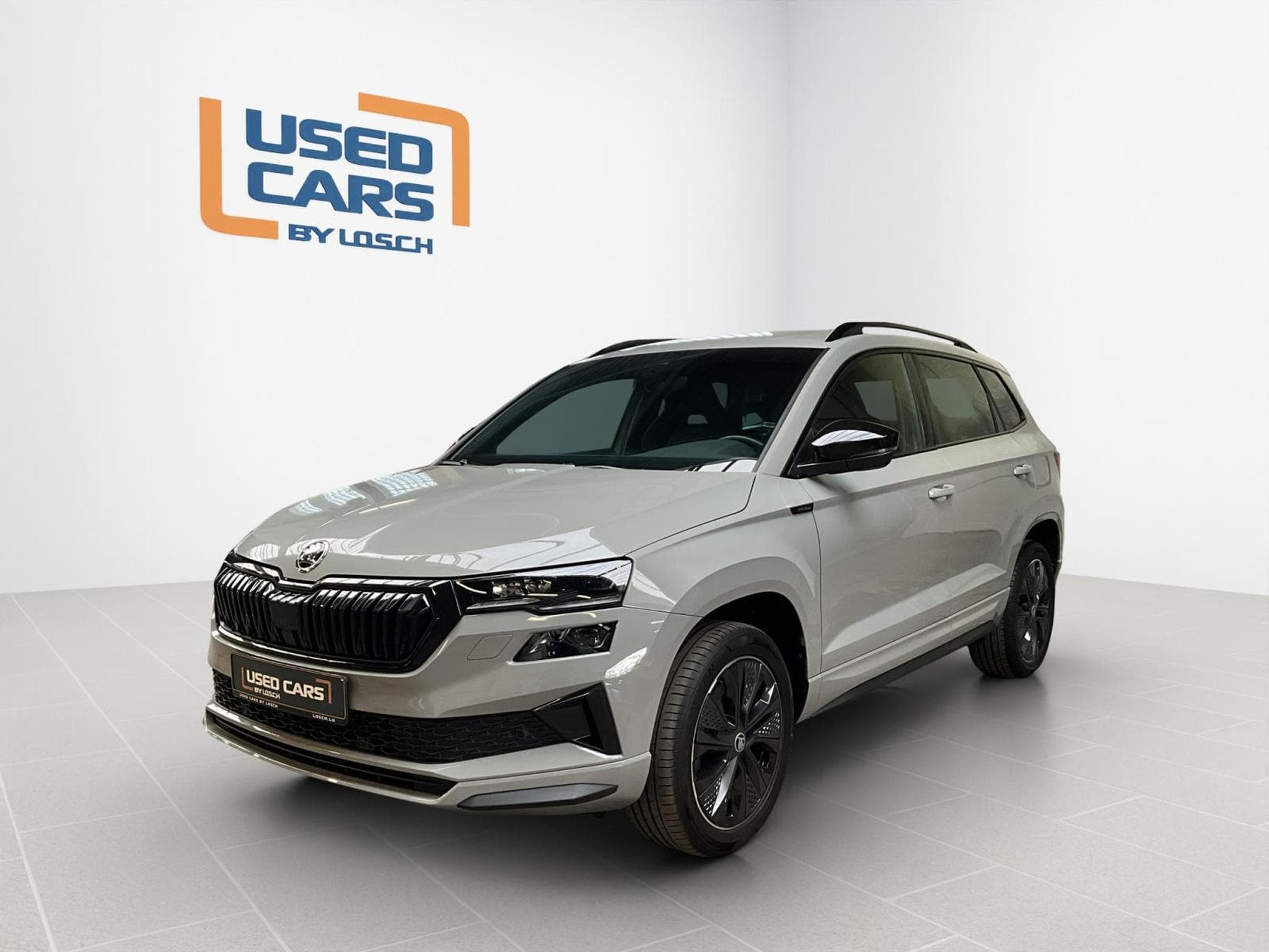 Skoda Karoq Sportsline+DSG+P.Travel+AHK+Easy-Open+Led+Navi (2025) - Photo 1