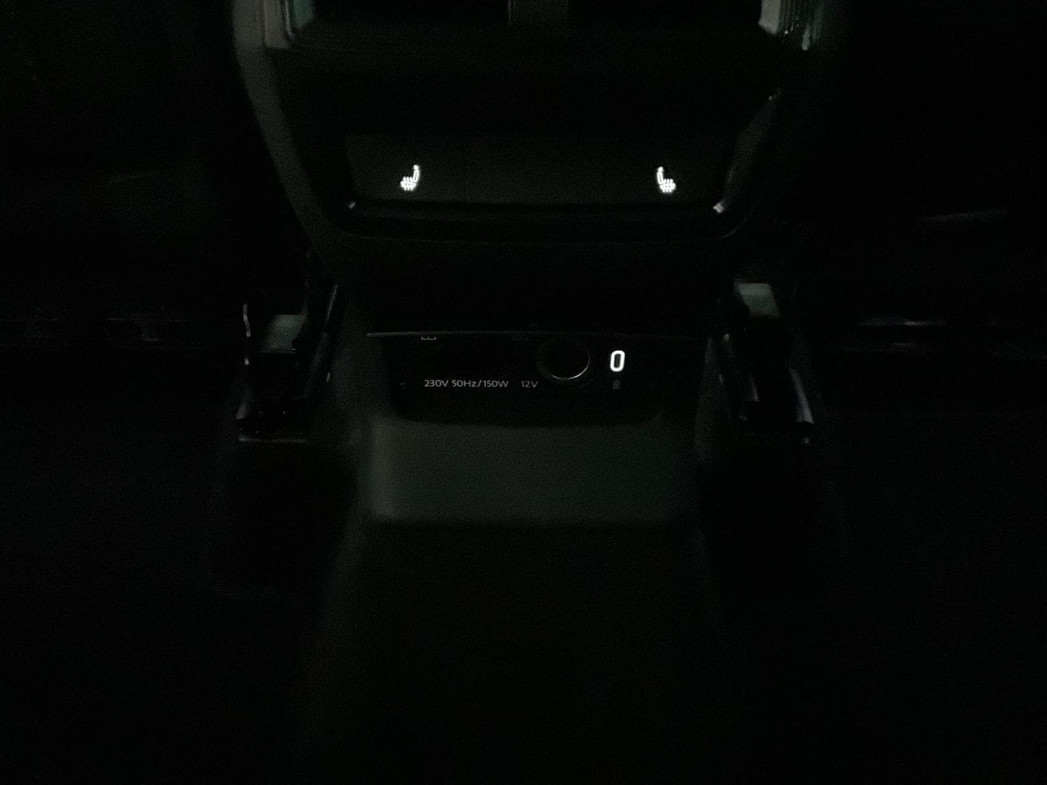 Skoda Karoq Sportsline+DSG+P.Travel+AHK+Easy-Open+Led+Navi (2025) - Photo 21