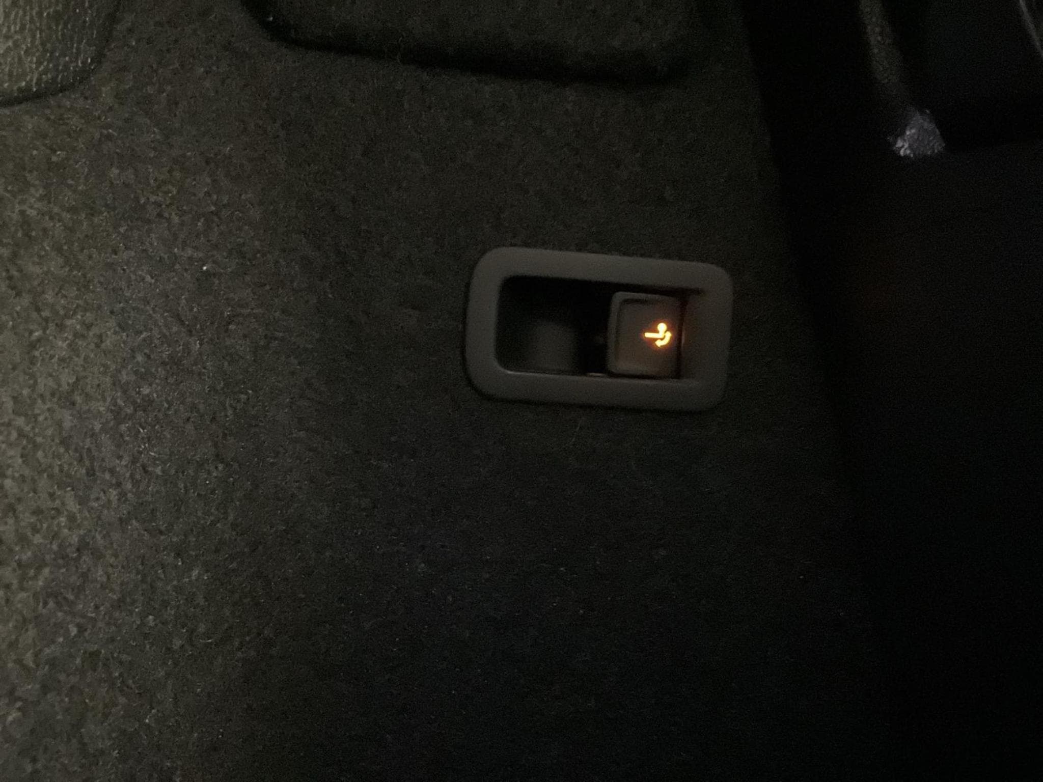 Skoda Karoq Sportsline+DSG+P.Travel+AHK+Easy-Open+Led+Navi (2025) - Photo 20