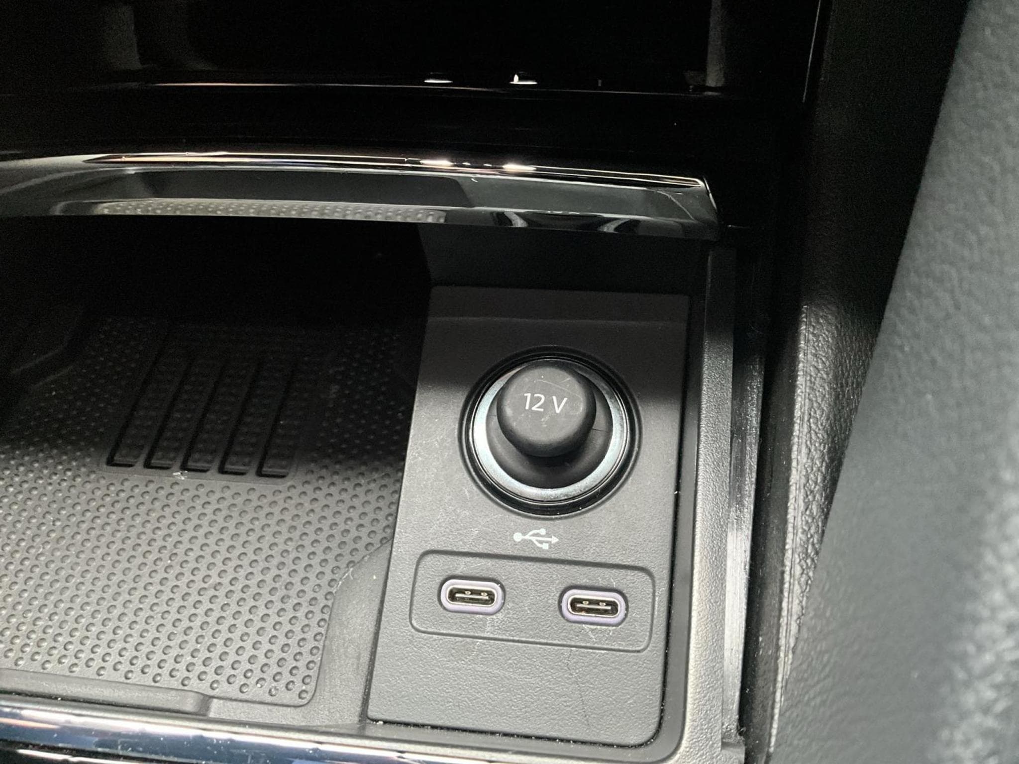 Skoda Karoq Sportsline+DSG+P.Travel+AHK+Easy-Open+Led+Navi (2025) - Photo 19