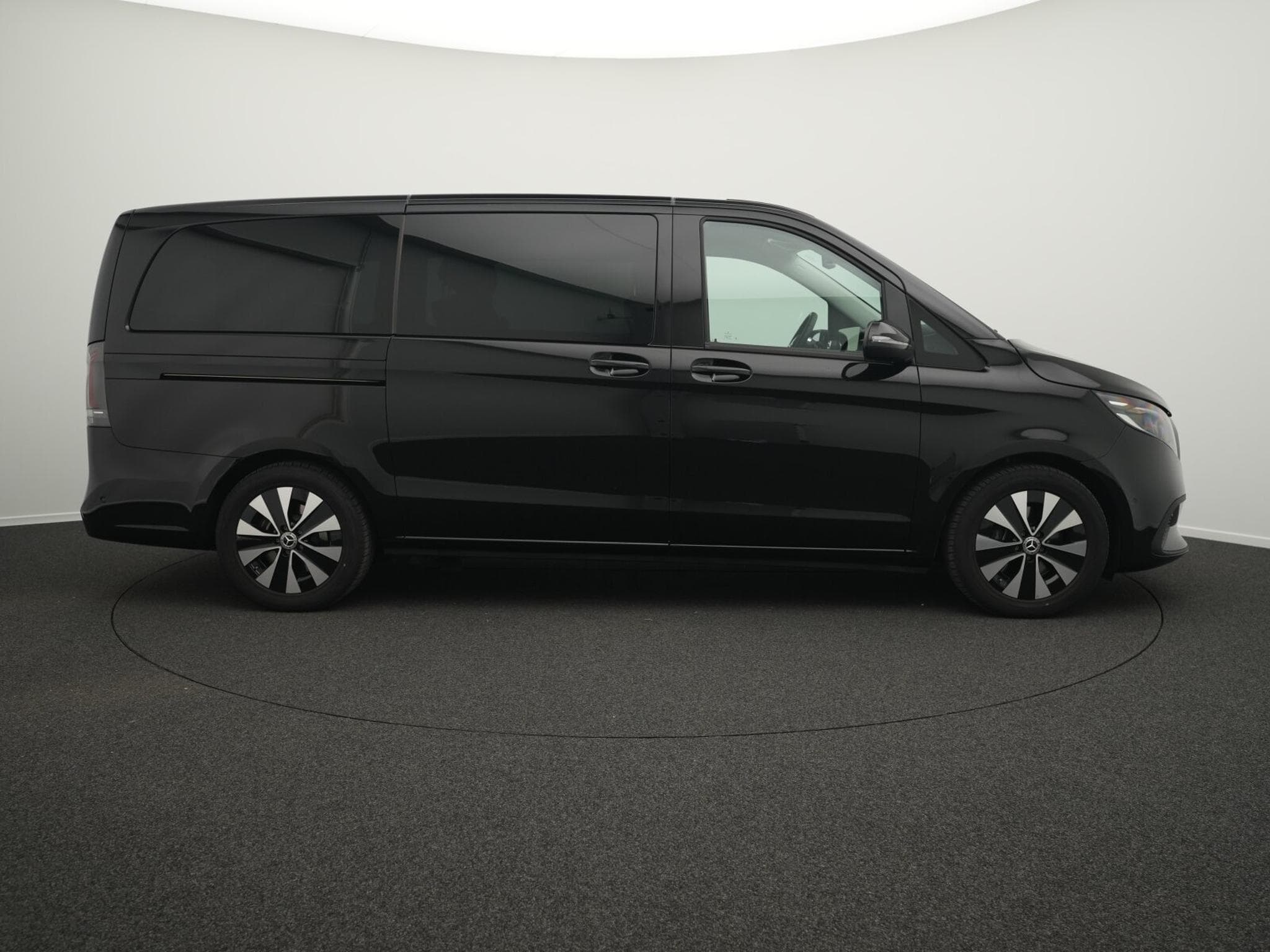 Mercedes V d STYLE Lang (2026) - Photo 5