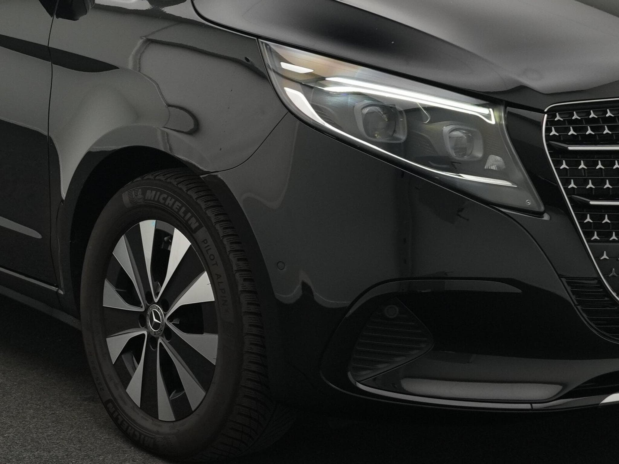 Mercedes V d RWD Avantgarde extralang (2024) - Foto 7