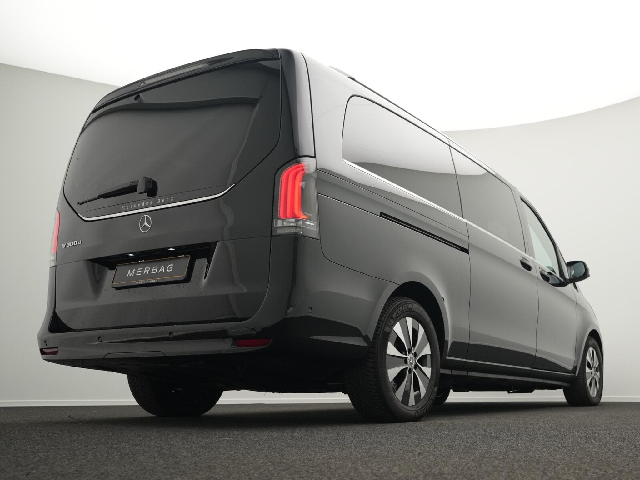 Mercedes V d RWD Avantgarde extralang (2024) - Foto 9
