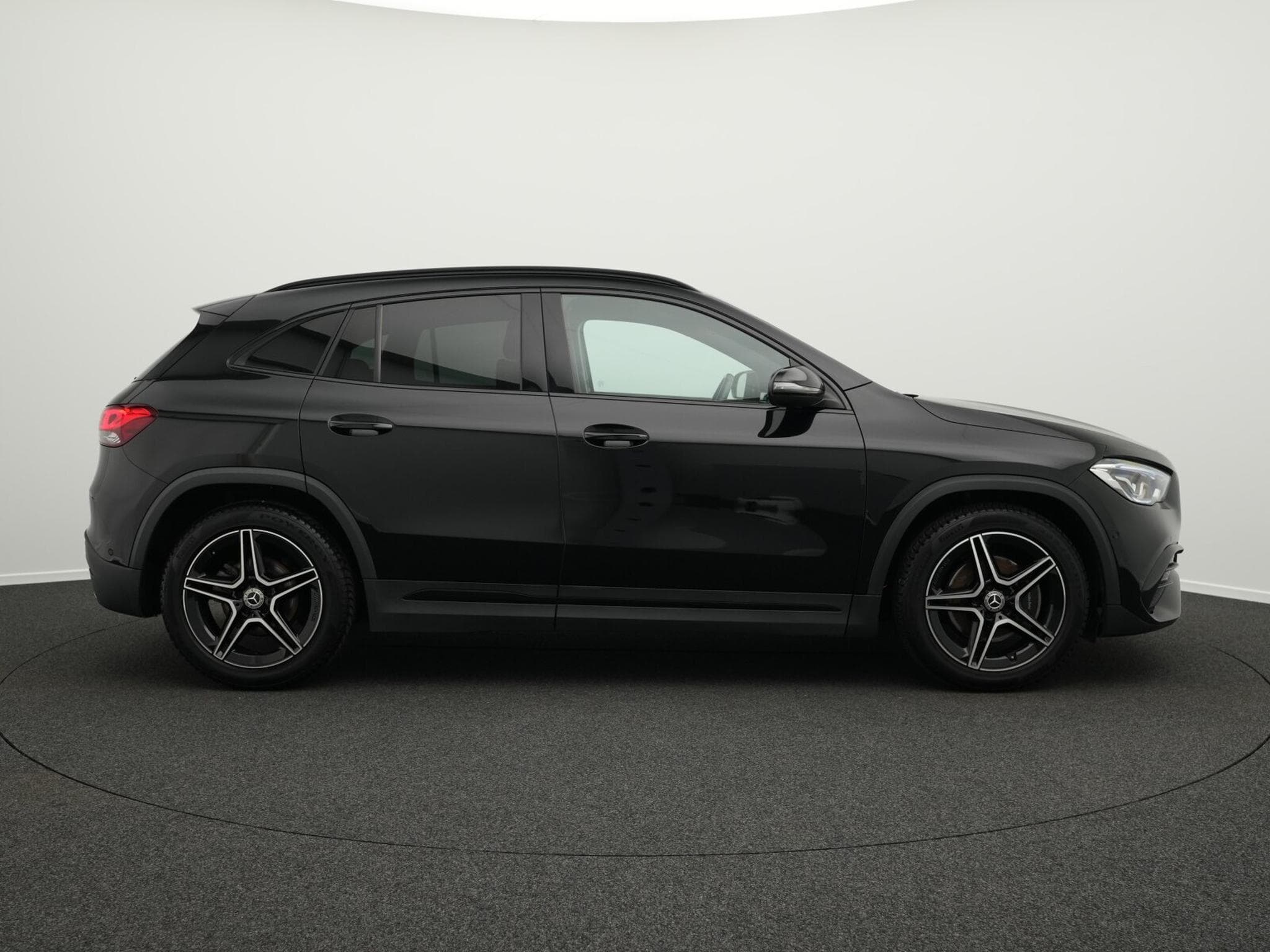 Mercedes GLA 180 AMG-Line LED+Kamera+Night+AHK+19" (2021) - Photo 5