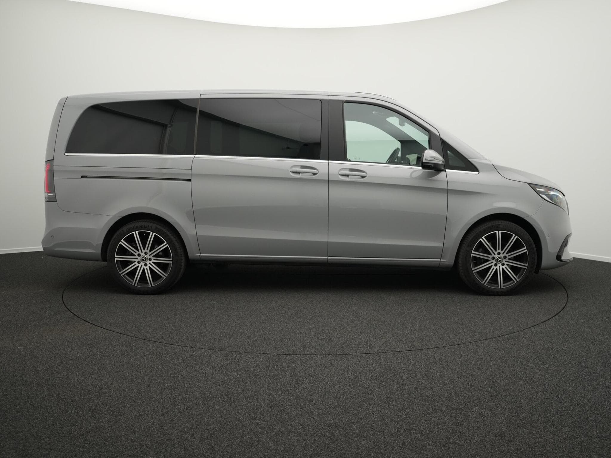 Mercedes V d 4MATIC Avantgarde lang (2025) - Photo 5