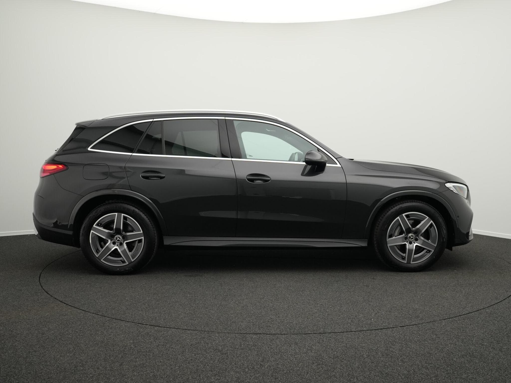 Mercedes GLC 300 d 4M AMG-Line LED+Kamera+AHK+Totw+Memo (2025) - Photo 5