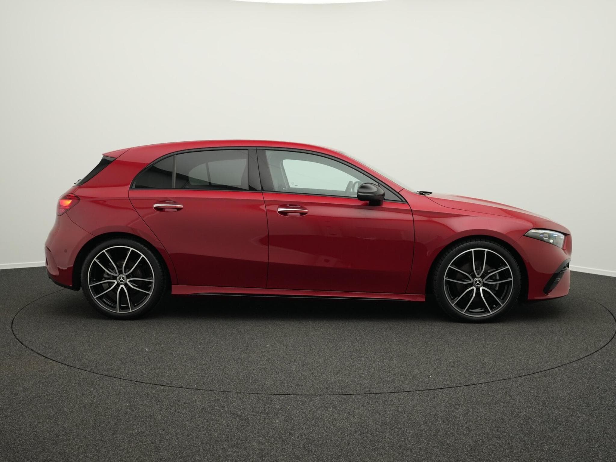 Mercedes A 200 d Multi+Kamera+Night+AHK+19" (2025) - Photo 5