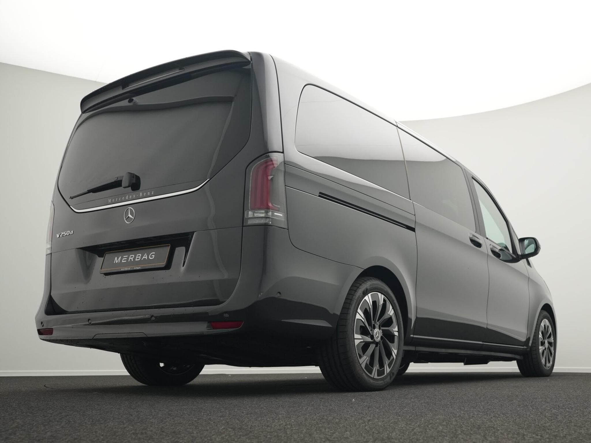 Mercedes V d STYLE Lang (2026) - Photo 9