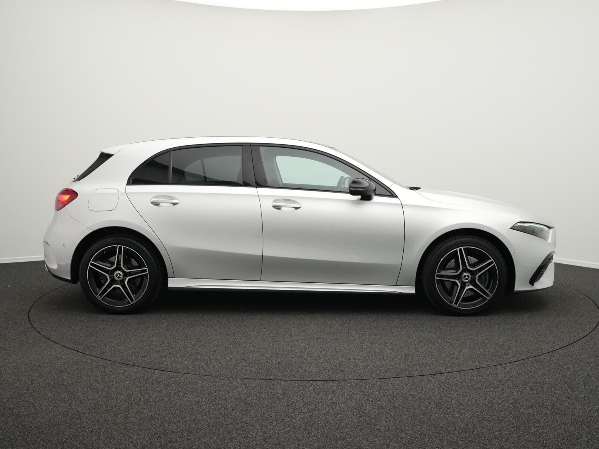 Mercedes A 250 e AMG-Line LED+Pano+Night+Keyless (2024) - Photo 5