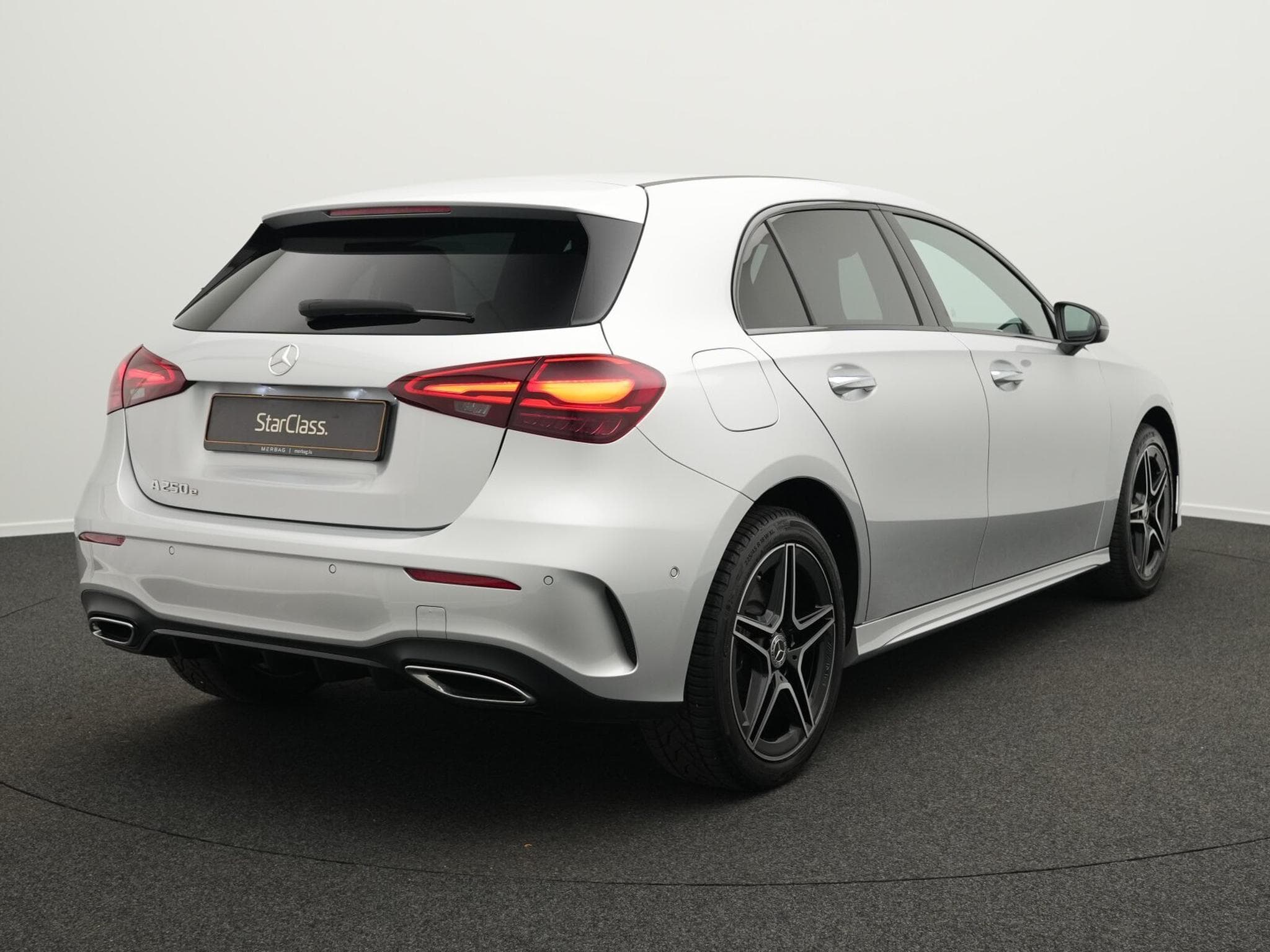 Mercedes A 250 e AMG-Line LED+Pano+Night+Keyless (2024) - Photo 3