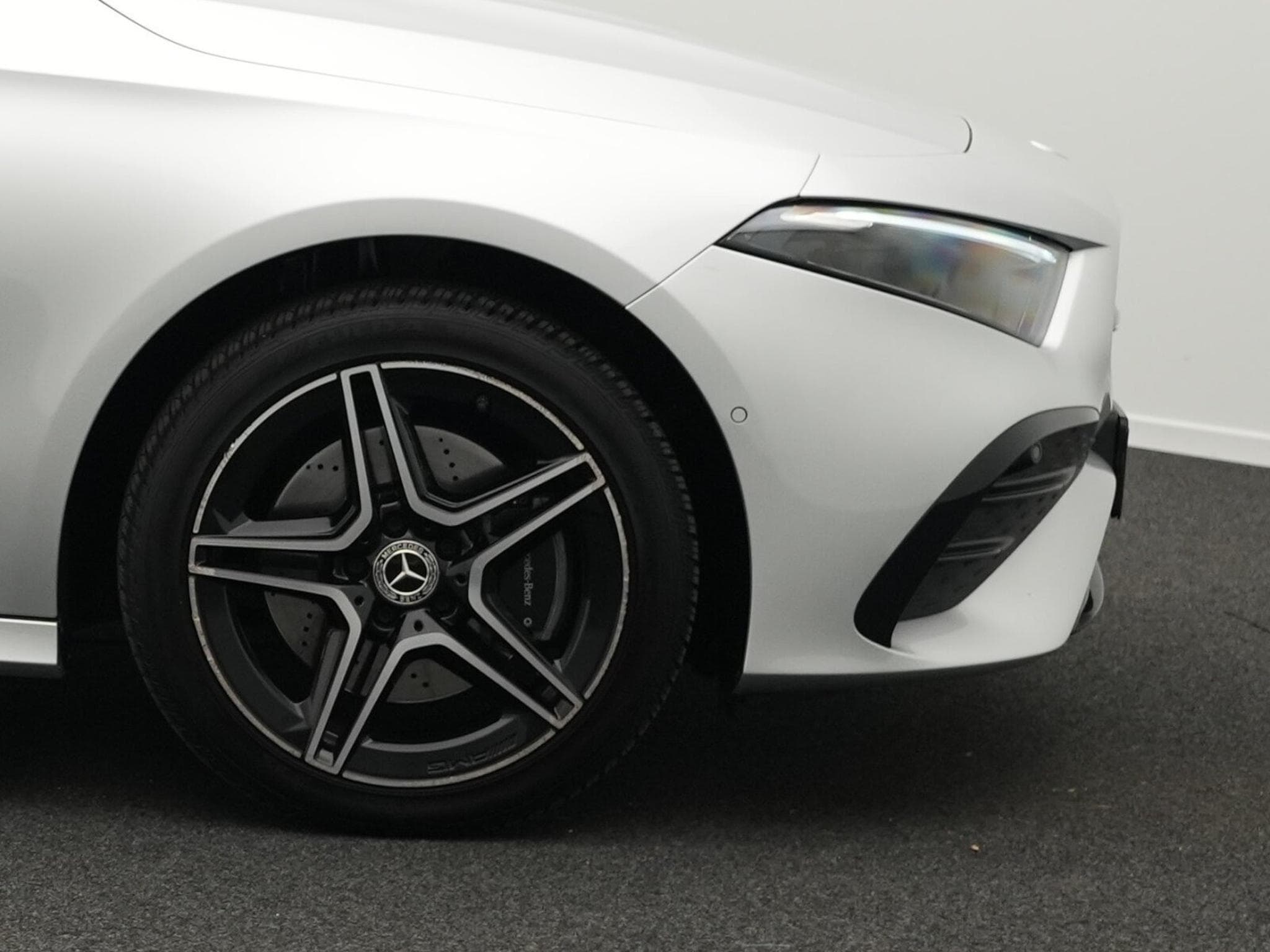 Mercedes A 250 e AMG-Line LED+Pano+Night+Keyless (2024) - Photo 8