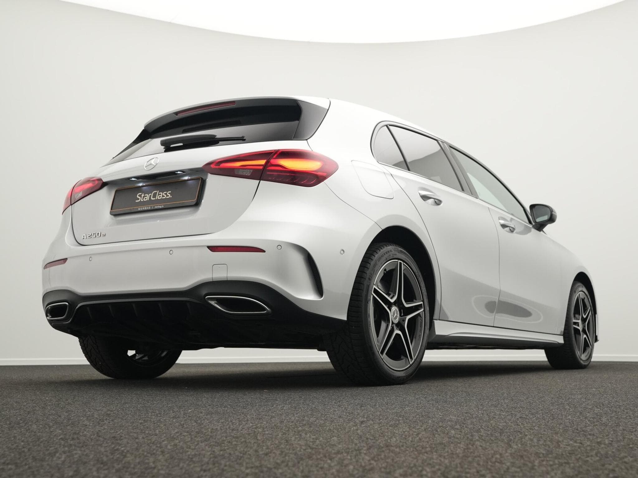Mercedes A 250 e AMG-Line LED+Pano+Night+Keyless (2024) - Photo 11