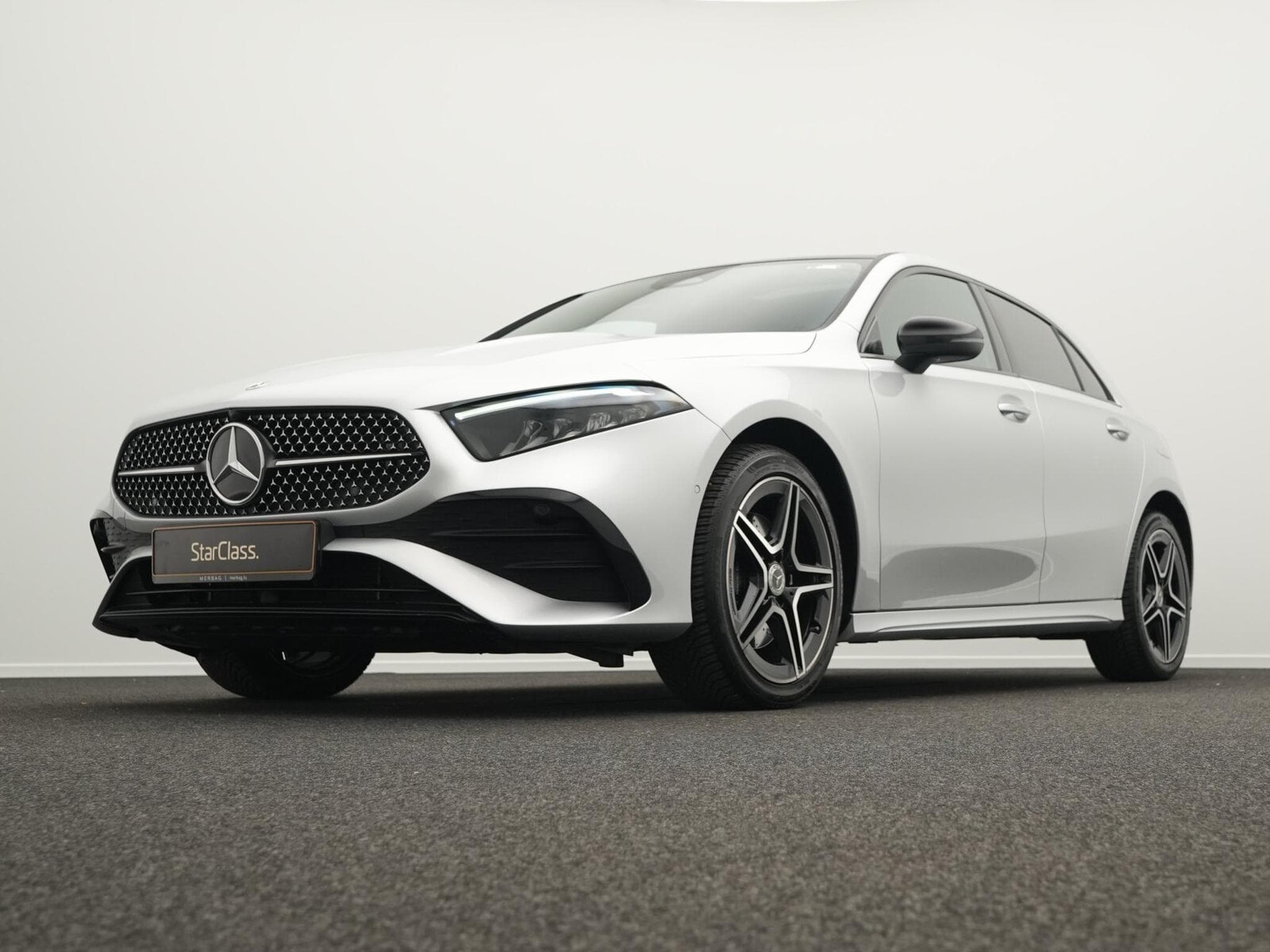 Mercedes A 250 e AMG-Line LED+Pano+Night+Keyless (2024) - Photo 10