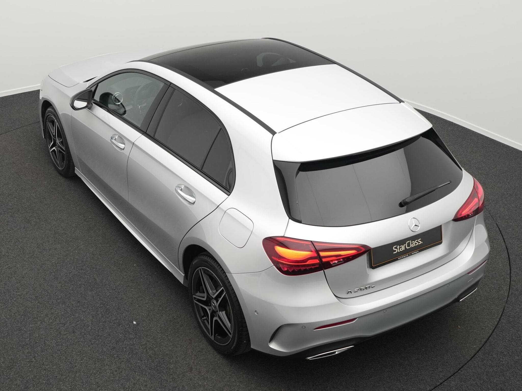 Mercedes A 250 e AMG-Line LED+Pano+Night+Keyless (2024) - Photo 13