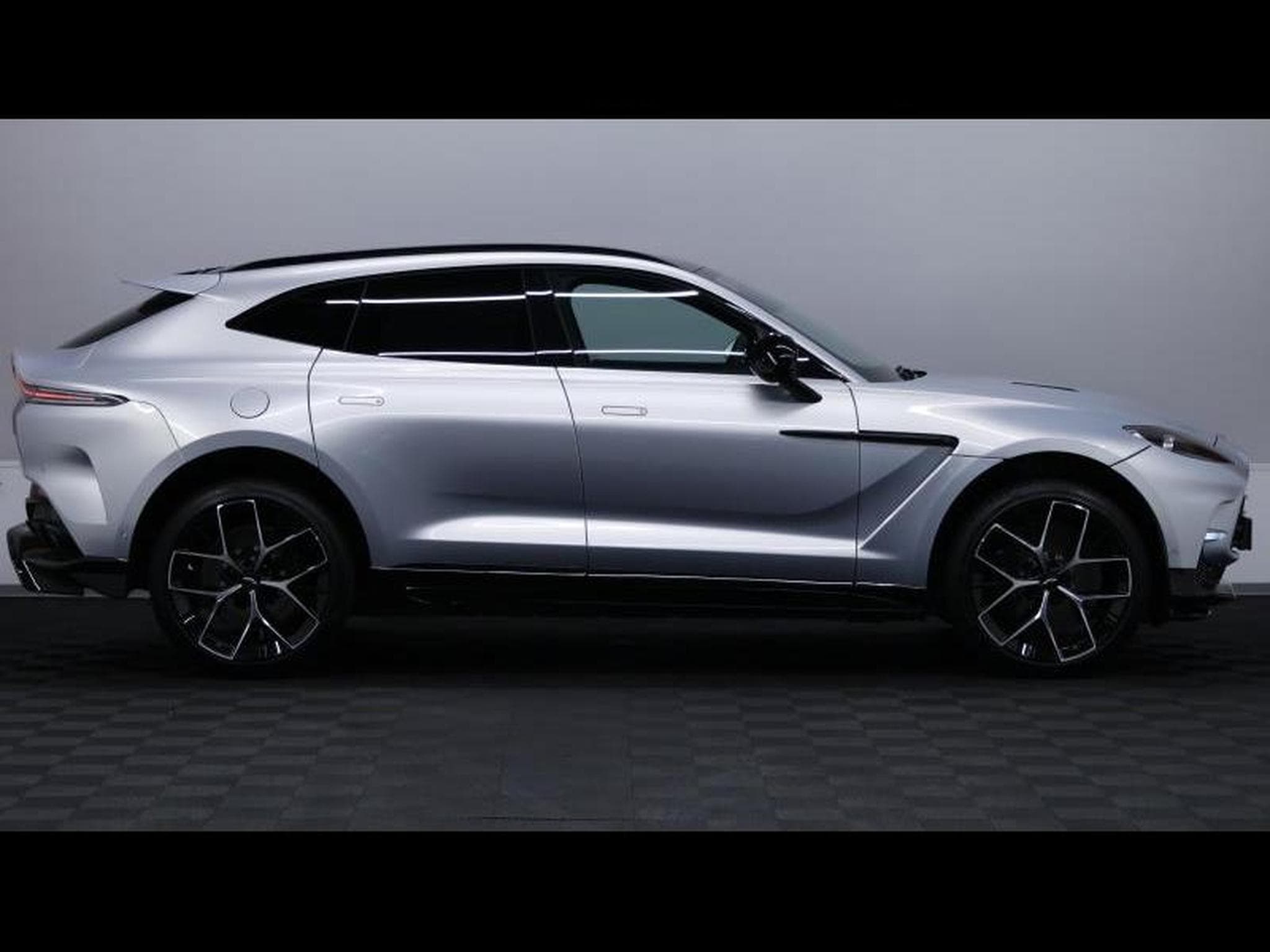 Aston-Martin DBX 707 V8 *Lightning Silver (2025) - Foto 4