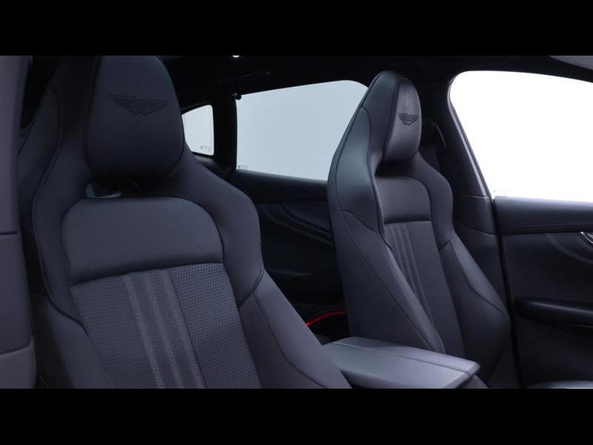 Aston-Martin DBX 707 V8 *Lightning Silver (2025) - Foto 14