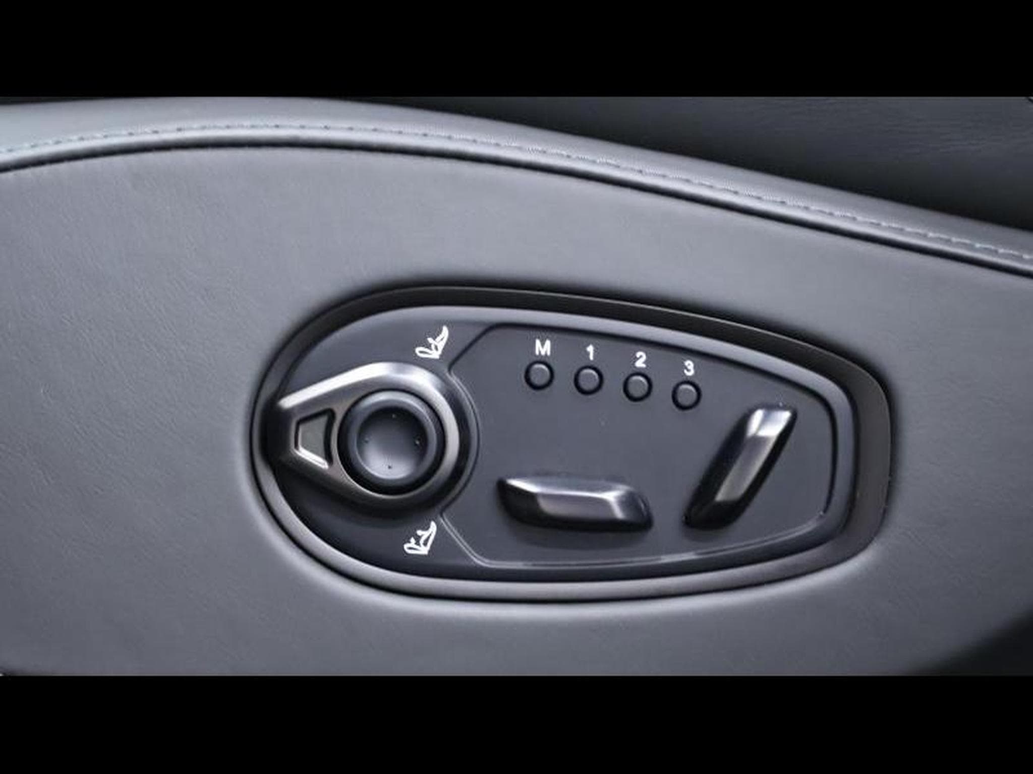 Aston-Martin DBX 707 V8 *Lightning Silver (2025) - Foto 27
