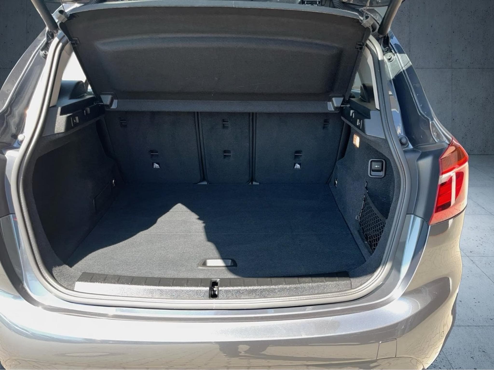 BMW 218 ACTIVE TOURER (2019) - Photo 2