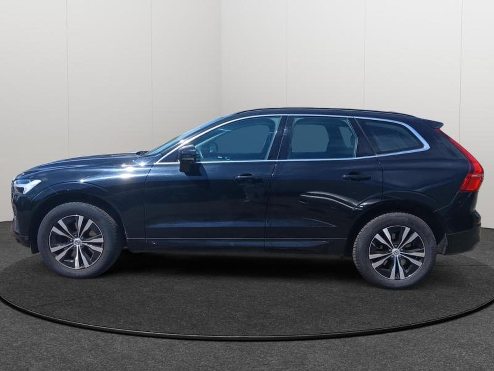 Volvo XC60 B4 AWD Core / Diesel (2022) - Foto 2
