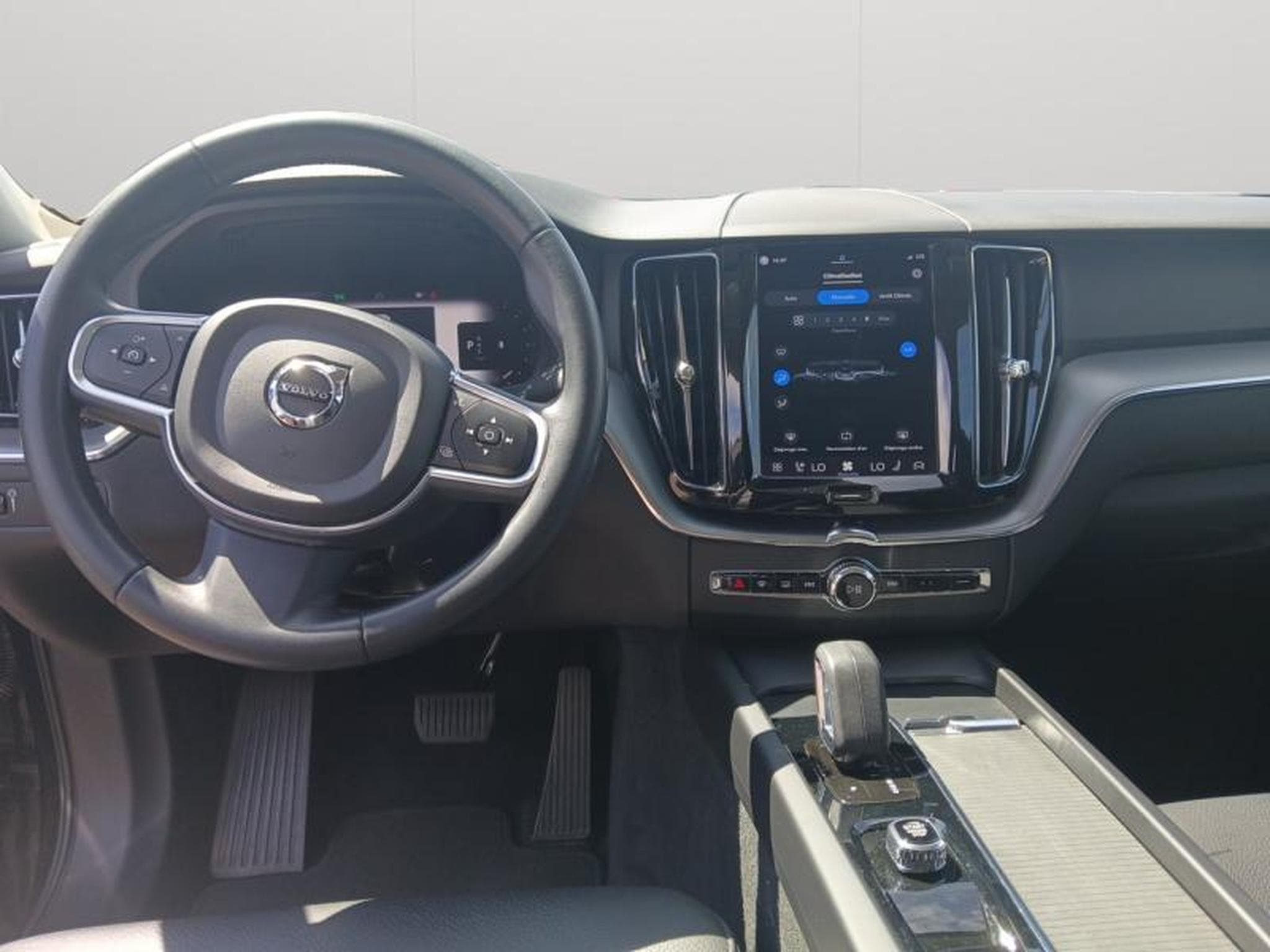 Volvo XC60 B4 AWD Core / Diesel (2022) - Foto 10