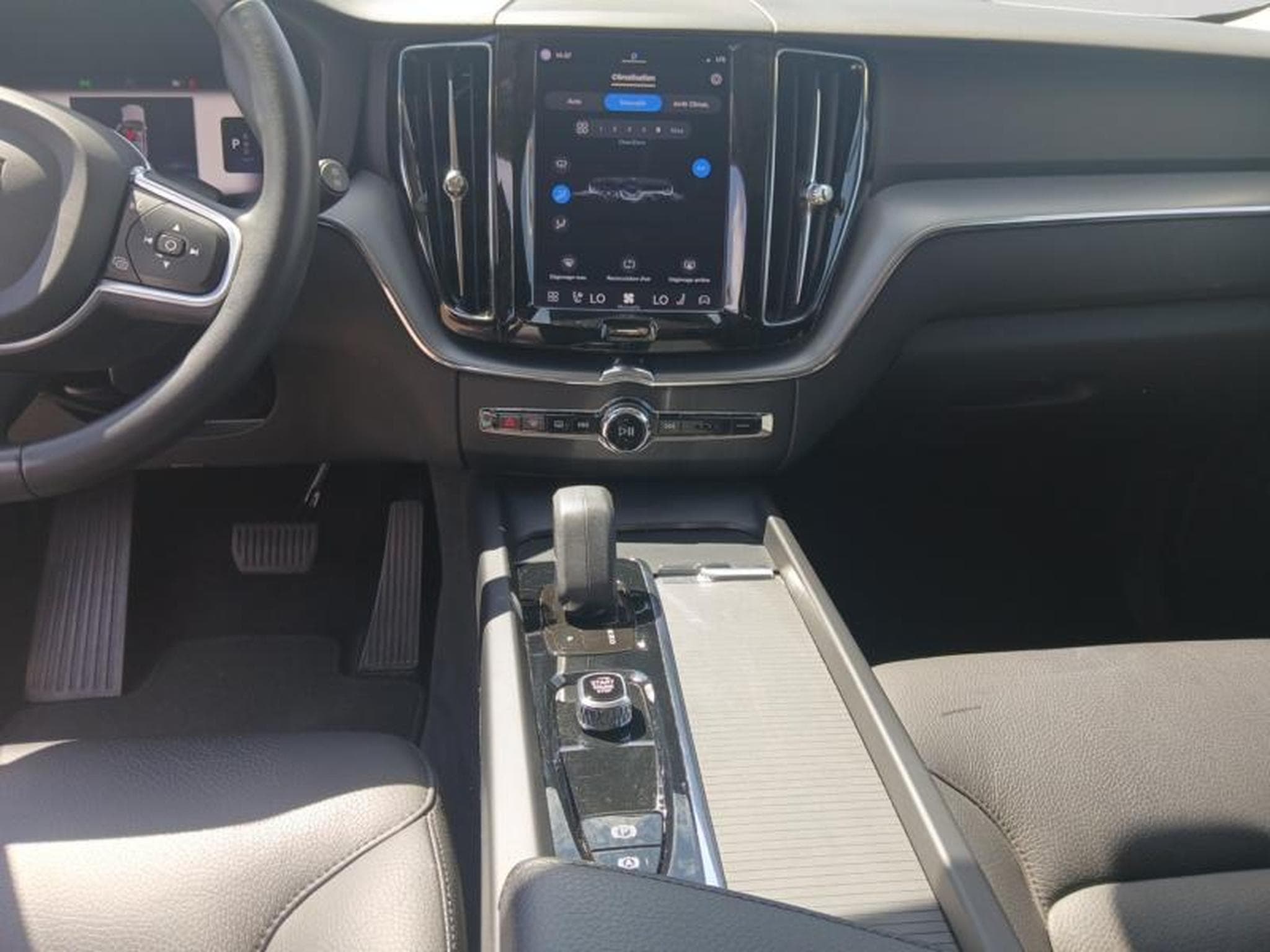 Volvo XC60 B4 AWD Core / Diesel (2022) - Foto 11