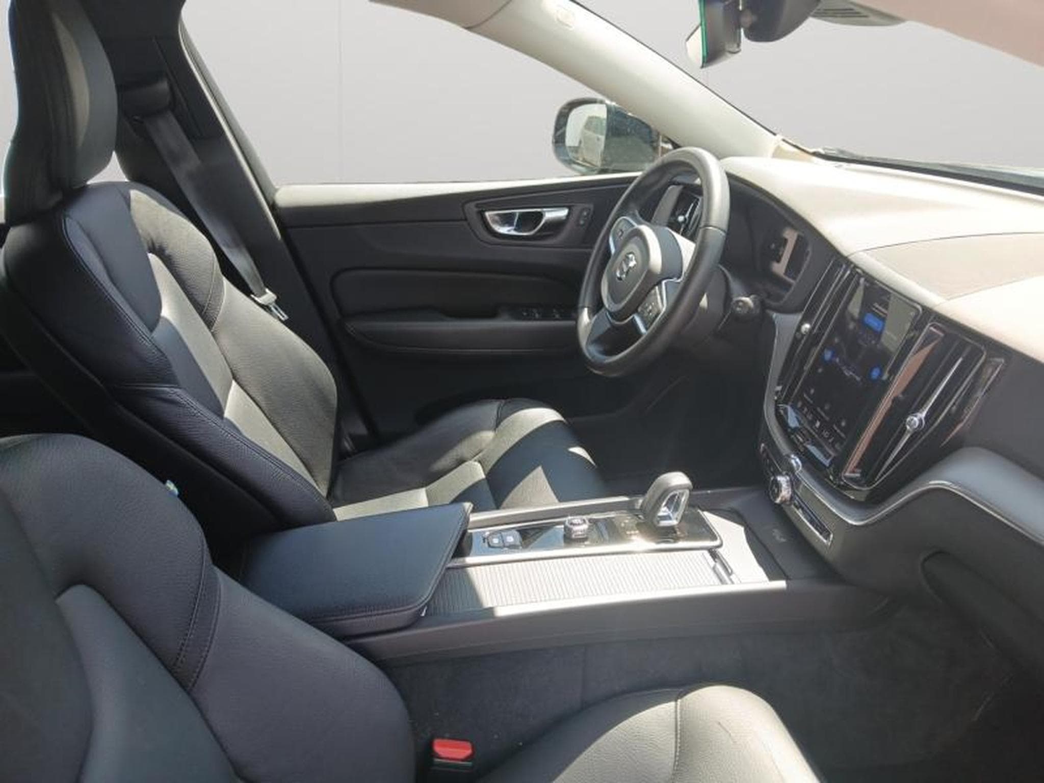 Volvo XC60 B4 AWD Core / Diesel (2022) - Foto 15