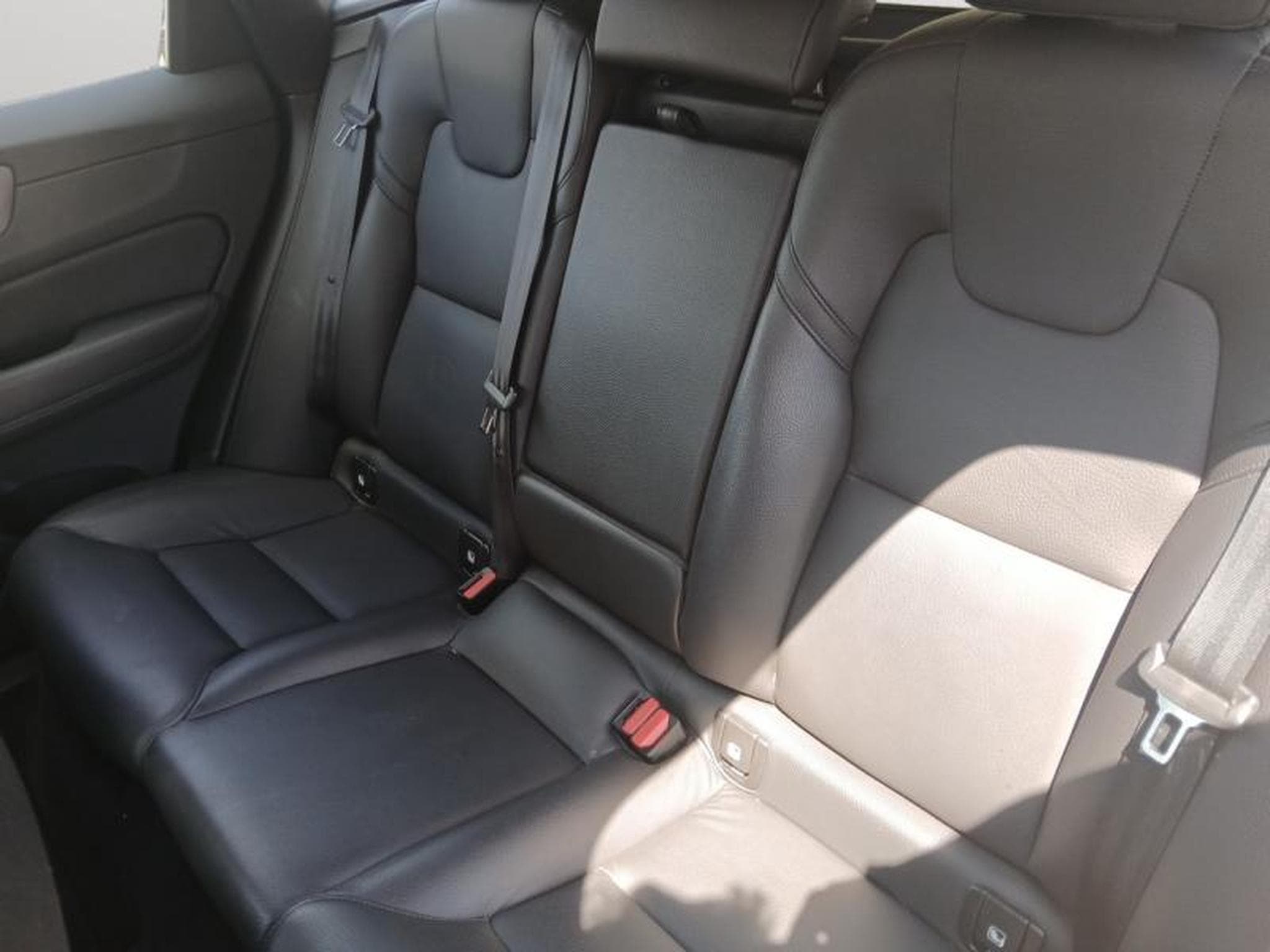 Volvo XC60 B4 AWD Core / Diesel (2022) - Foto 13