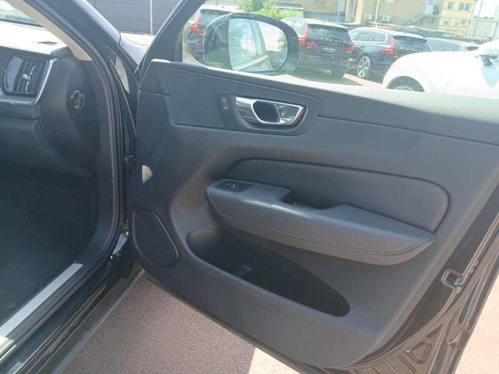 Volvo XC60 B4 AWD Core / Diesel (2022) - Foto 20
