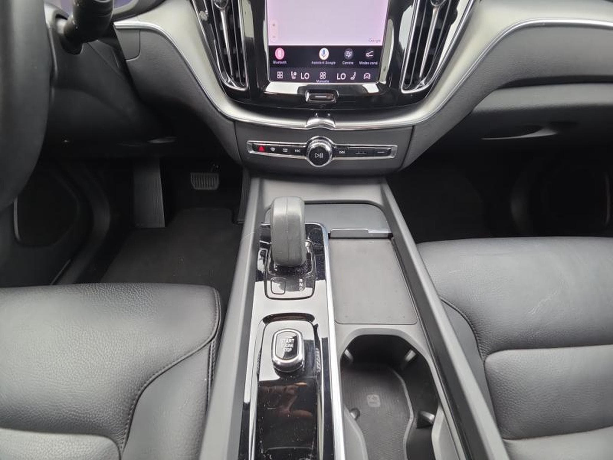 Volvo XC60 B4 AWD Core / Diesel (2022) - Foto 31