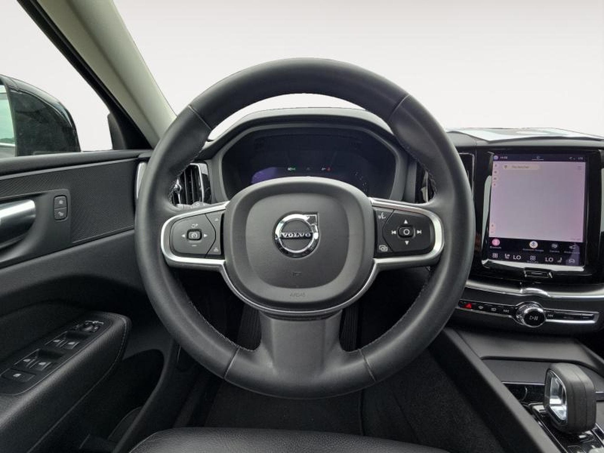 Volvo XC60 B4 AWD Core / Diesel (2022) - Foto 32